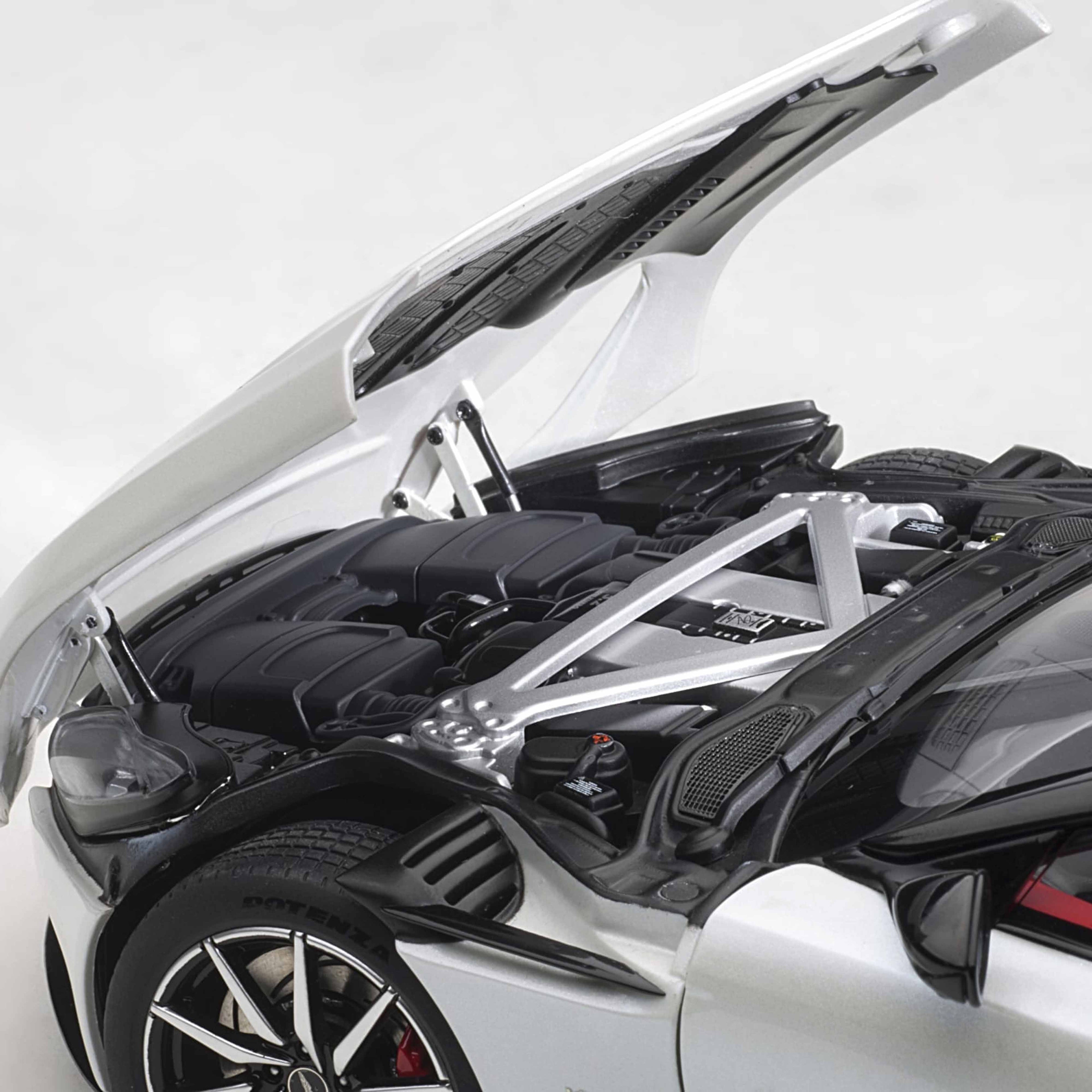 Aston Martin DB11 Morning Frost White 1:18