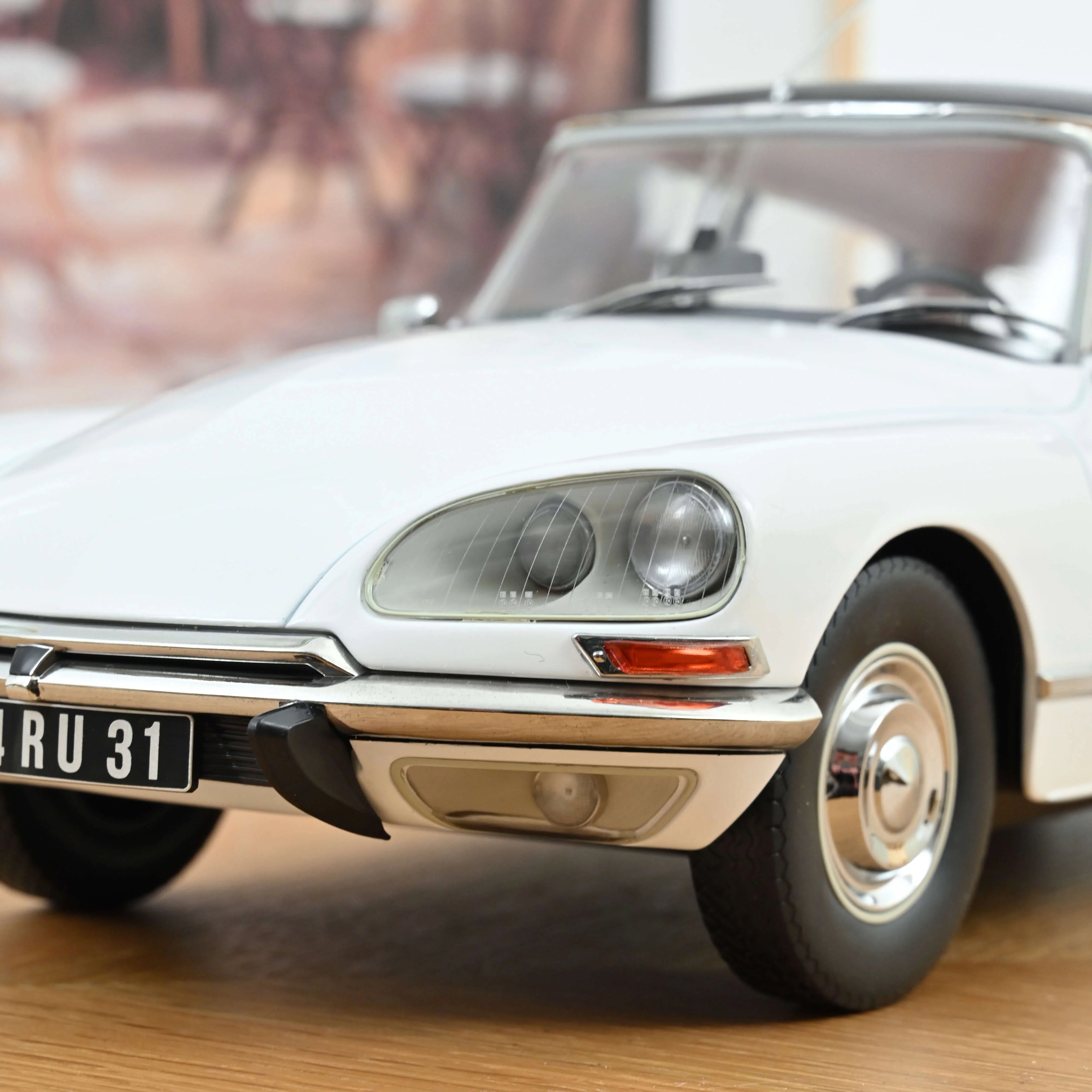 Citroën DS 23 Pallas 1973 White & Black Vinyl roof 1:12 - 200pcs