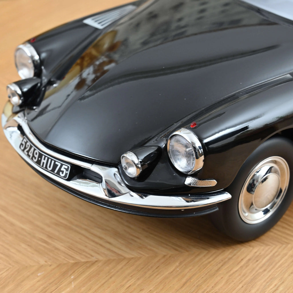 Citroën DS 19 1962 Schwarz De Gaulle 1:12 - 250 Stk.