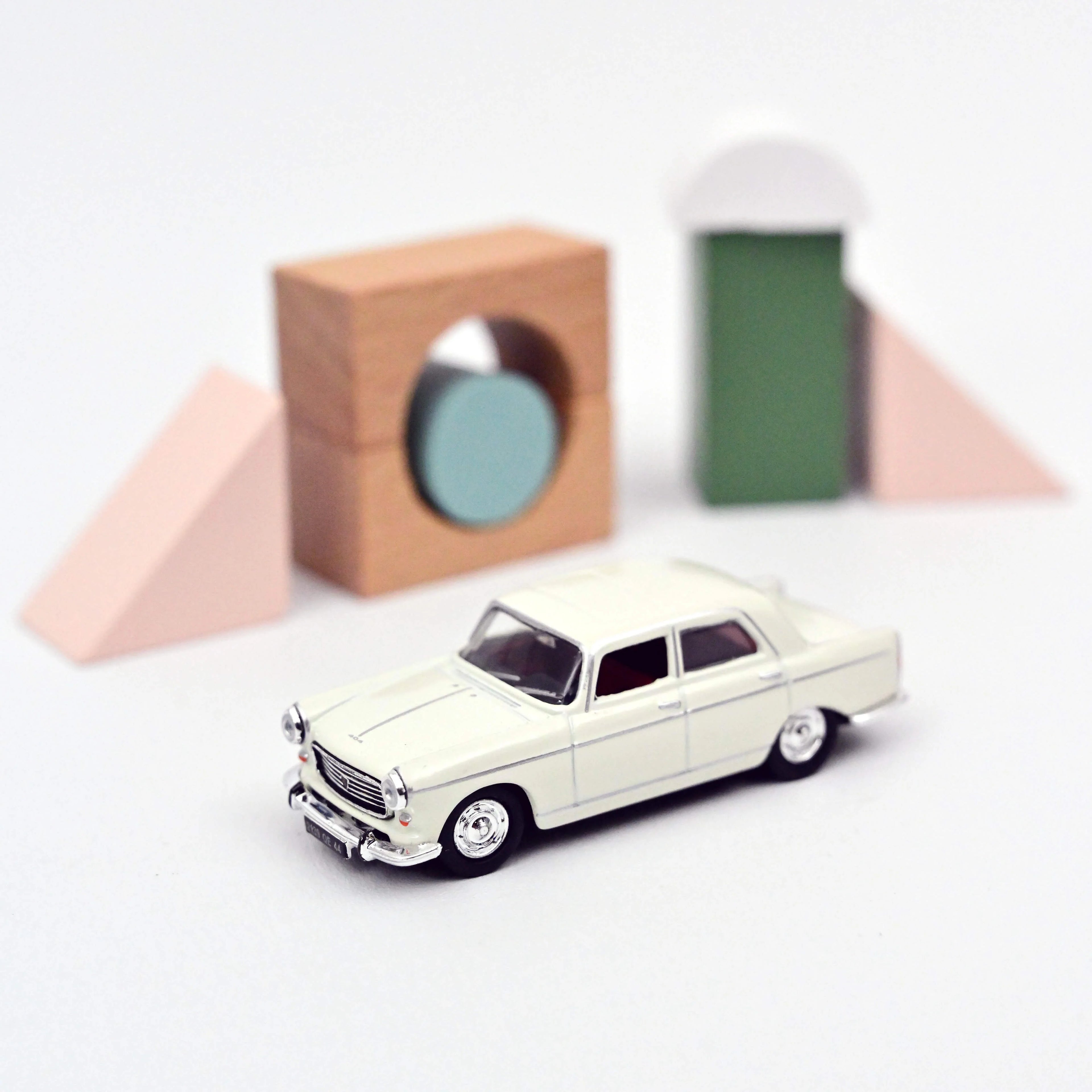 Peugeot 404 1968 Courchevel White 1:87