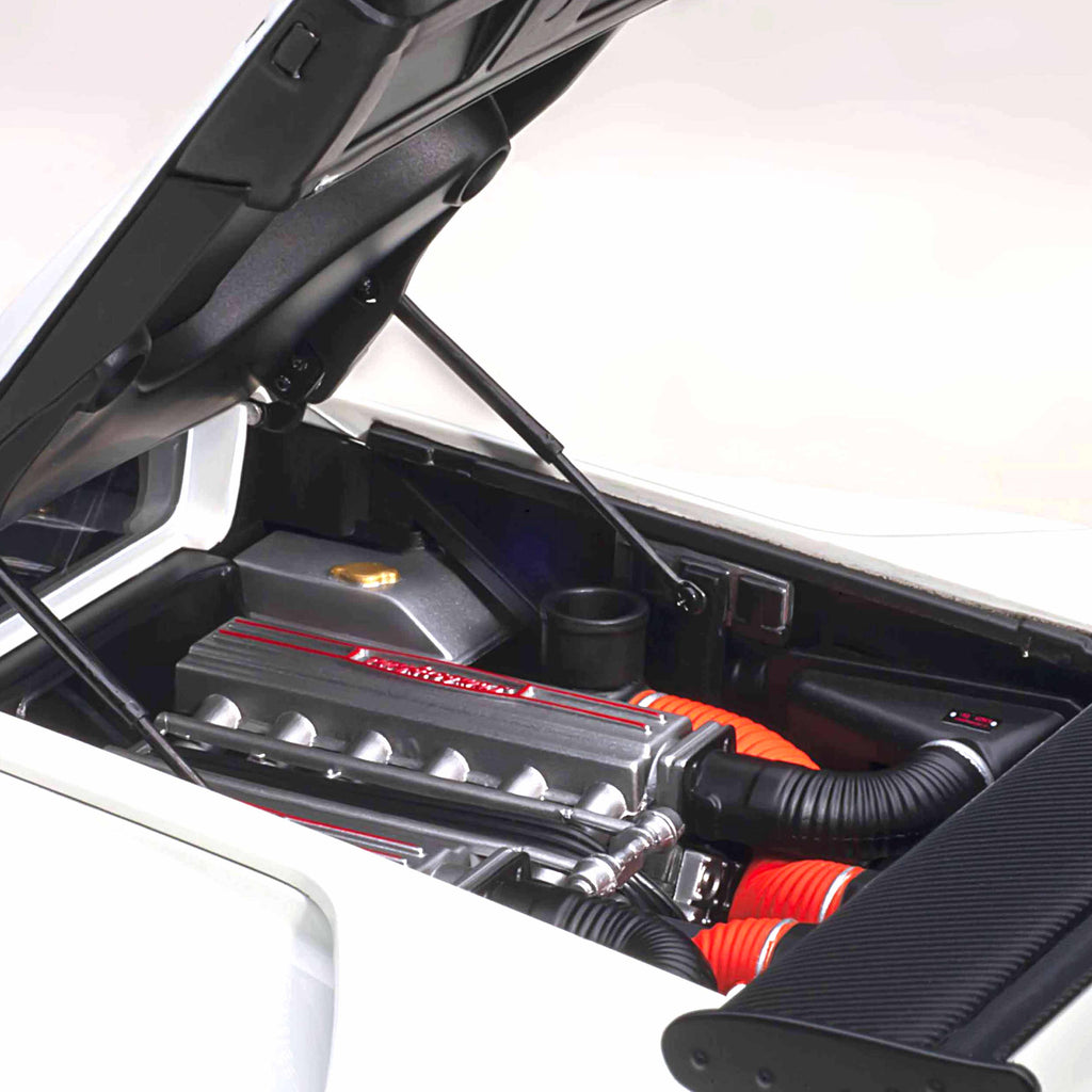 Lamborghini Diablo SV-R Impact White 1:18
