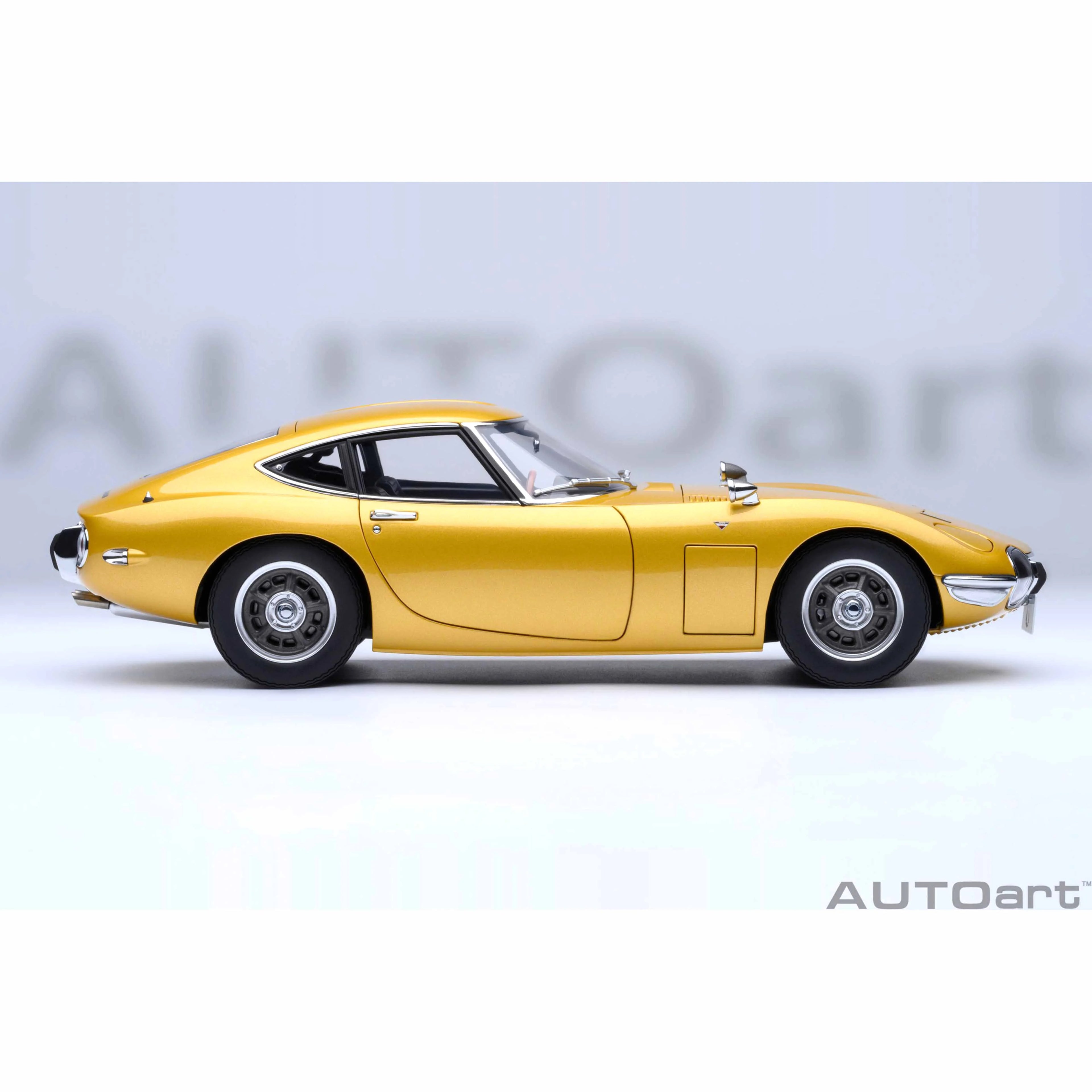 Toyota 2000GT 1967 Gold 1:18