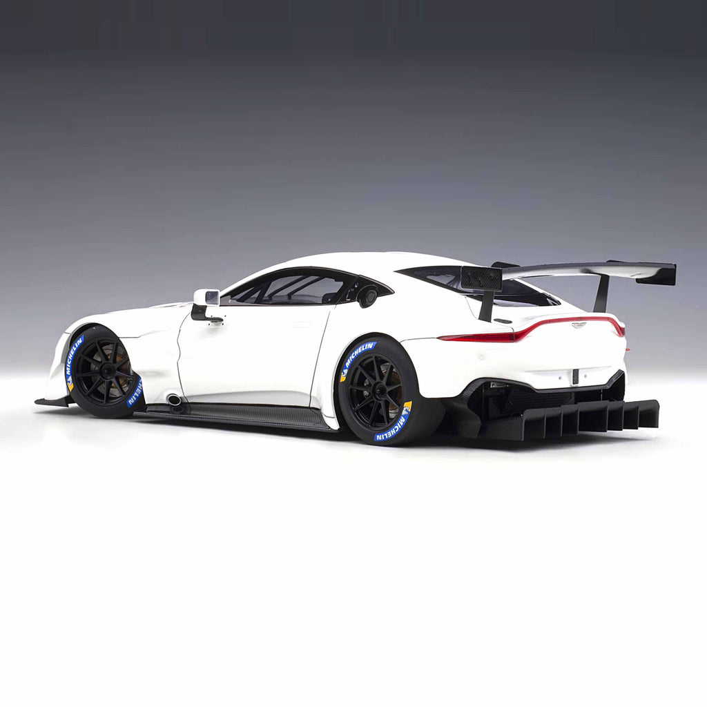 Aston Martin Vantage GTE Plain Body Version White 1:18