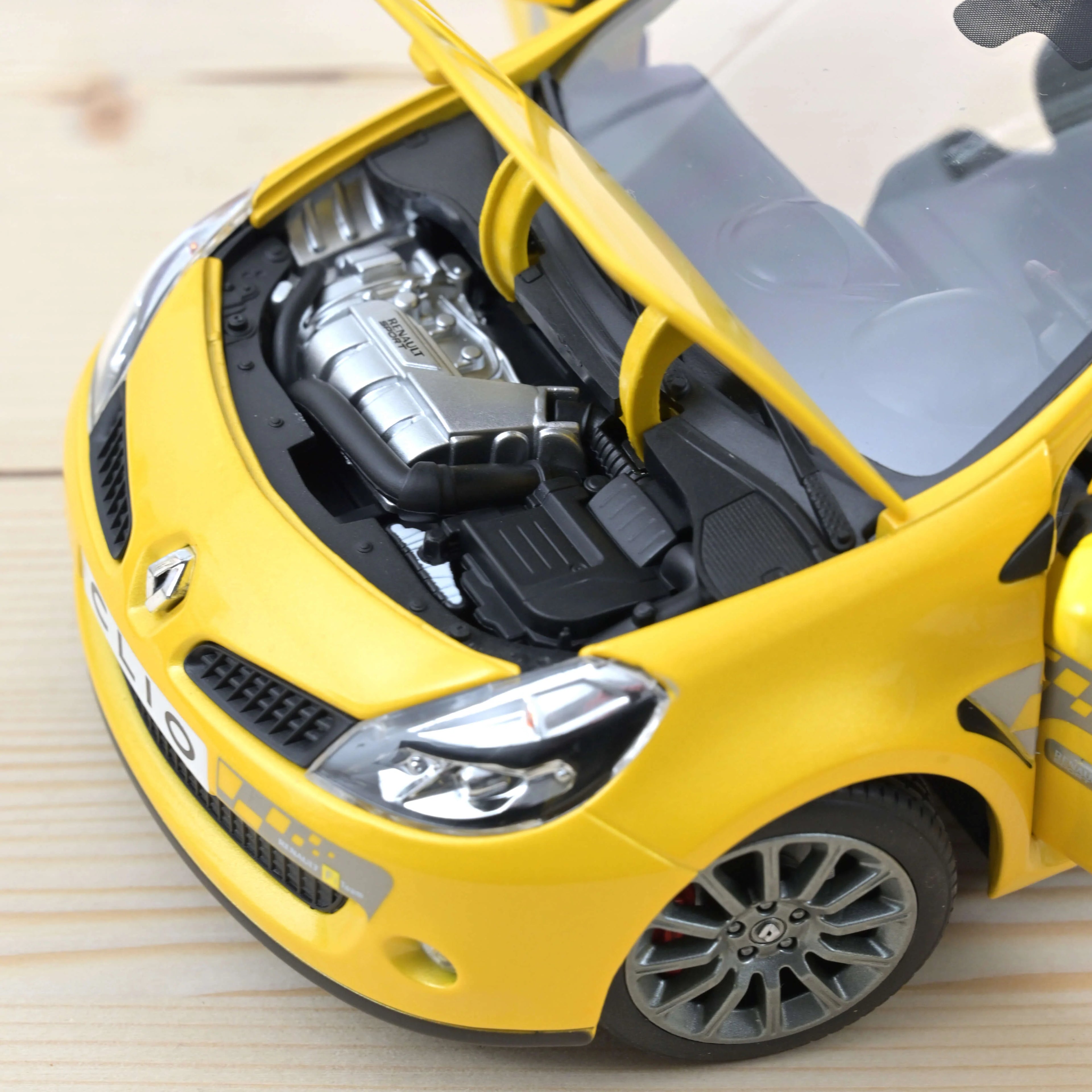 Renault Clio R.S. F1 Team 2007 Sirius-Gelb 1:18