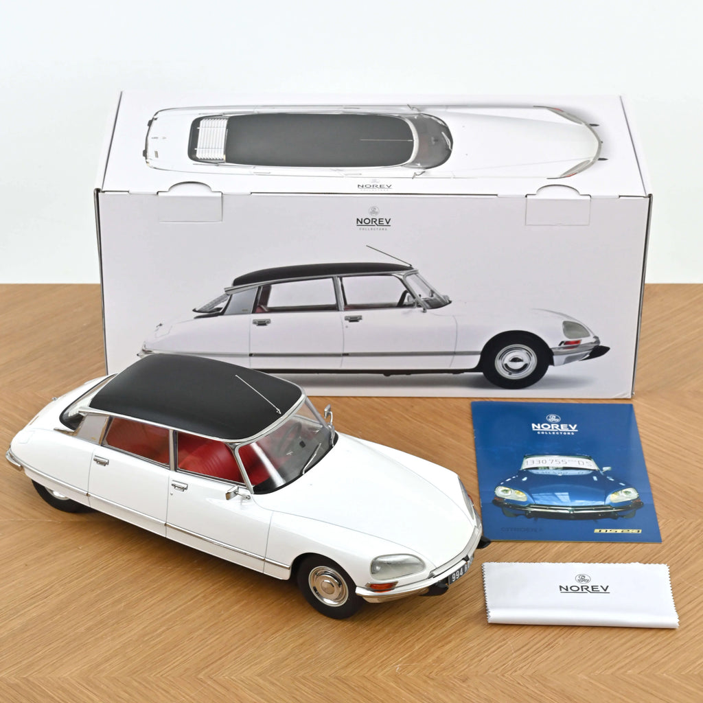 Citroën DS 23 Pallas 1973 White & Black Vinyl roof 1:12 - 200pcs
