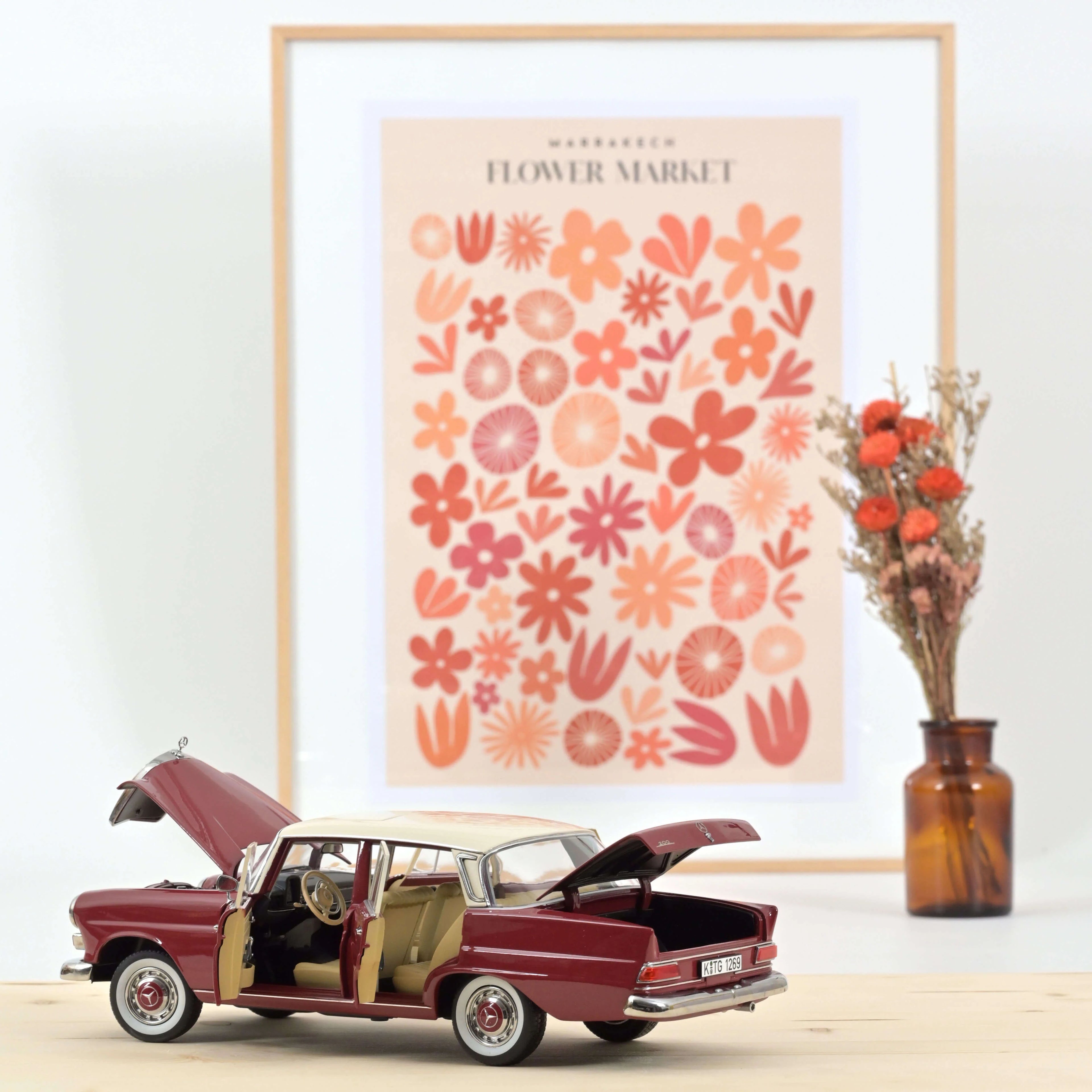 Mercedes-Benz 200 1966 Red 1:18