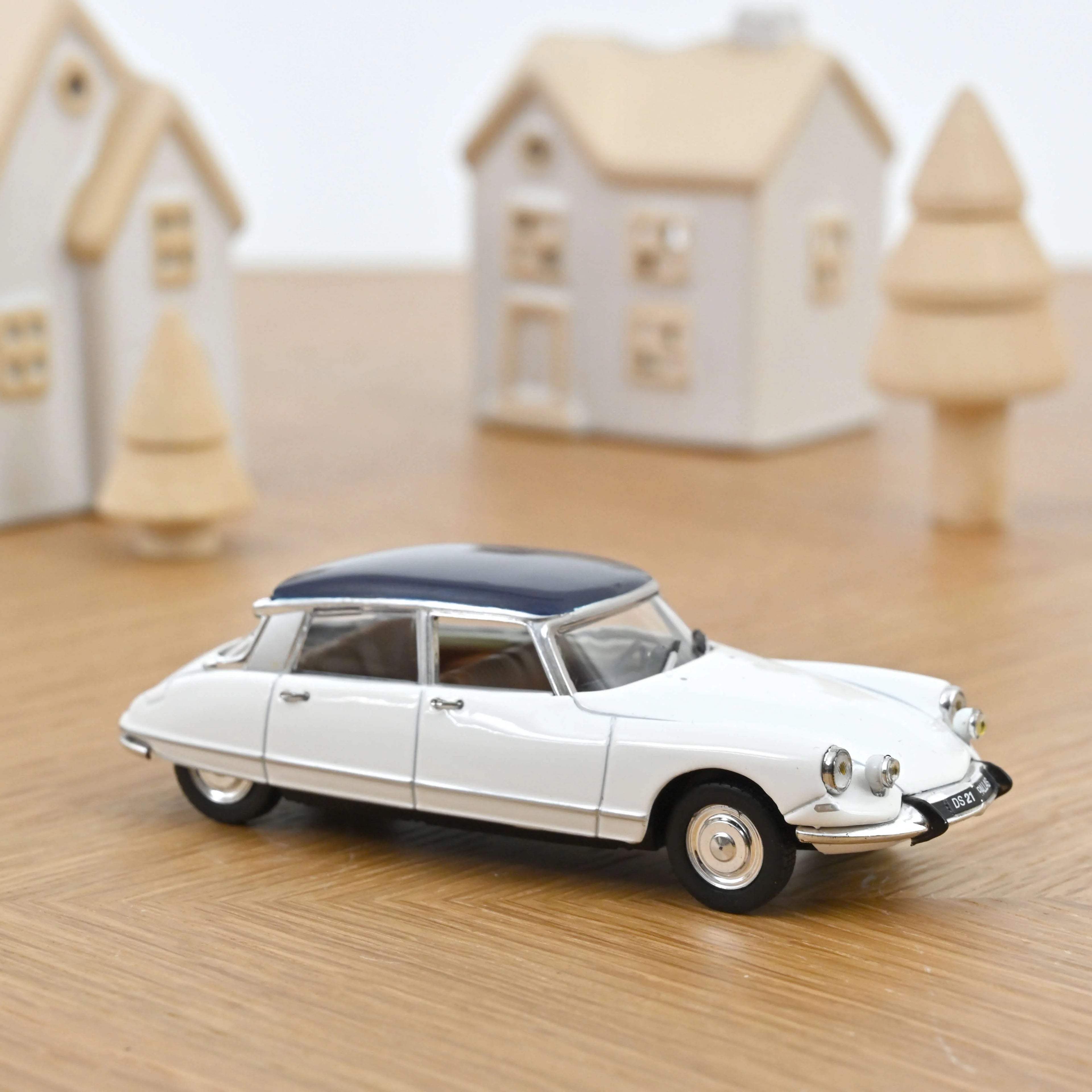 DS 21 Pallas Carrara White 1:43