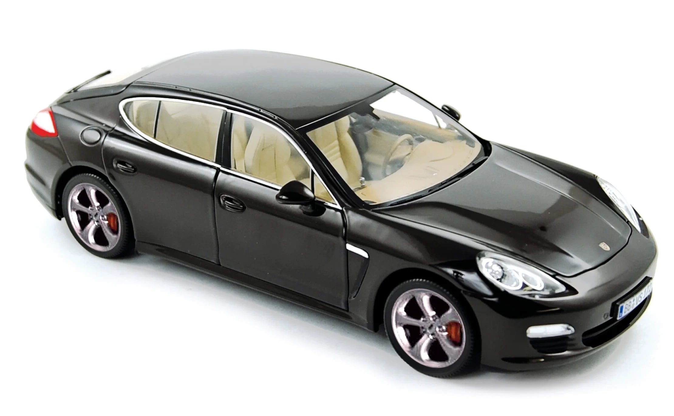 Porsche Panamera 4S 2009 Schwarz 1:18