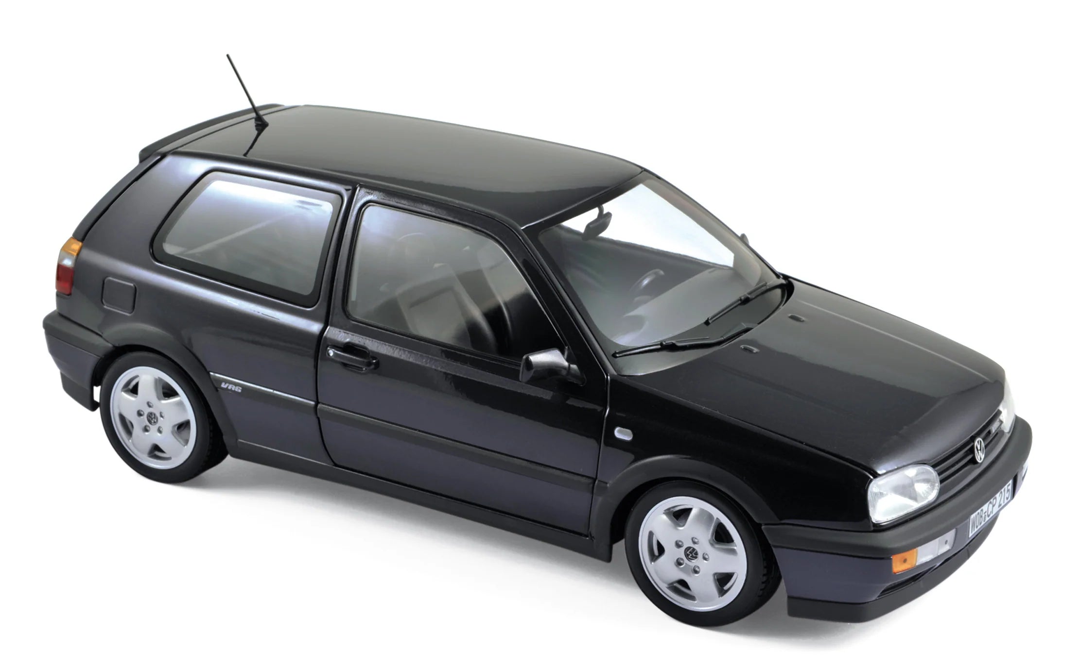 VW Golf VR6 1996 Violet métallisé 1:18