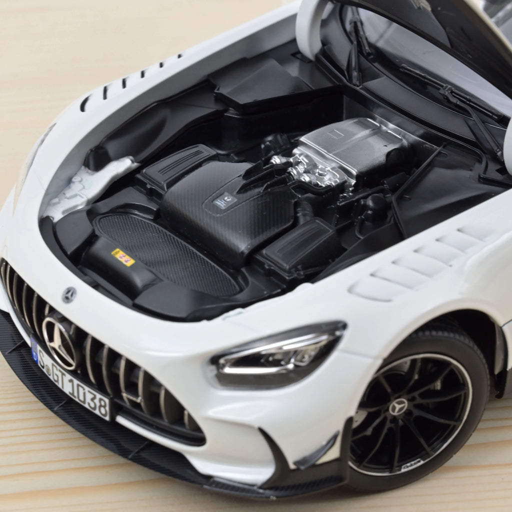Mercedes-AMG GT Black Series 2021 White 1:18 - 300pcs