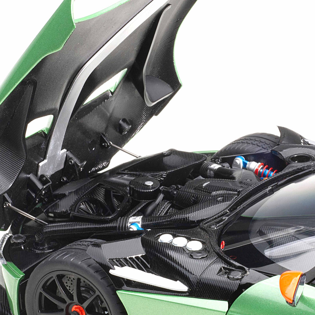Aston Martin Vulcan 2015 Apple Tree Green Metallic 1:18