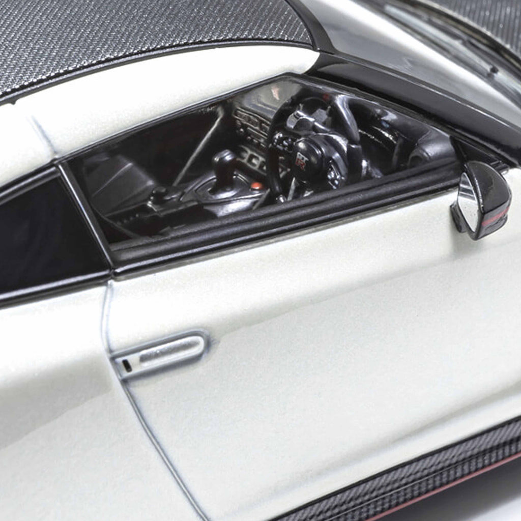 Nissan GT-R NISMO 2024 White 1:43