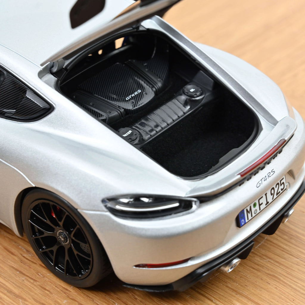 Porsche Cayman GT4 RS w/Weissach Pack 2023 GT-Silvermetallic 1:18
