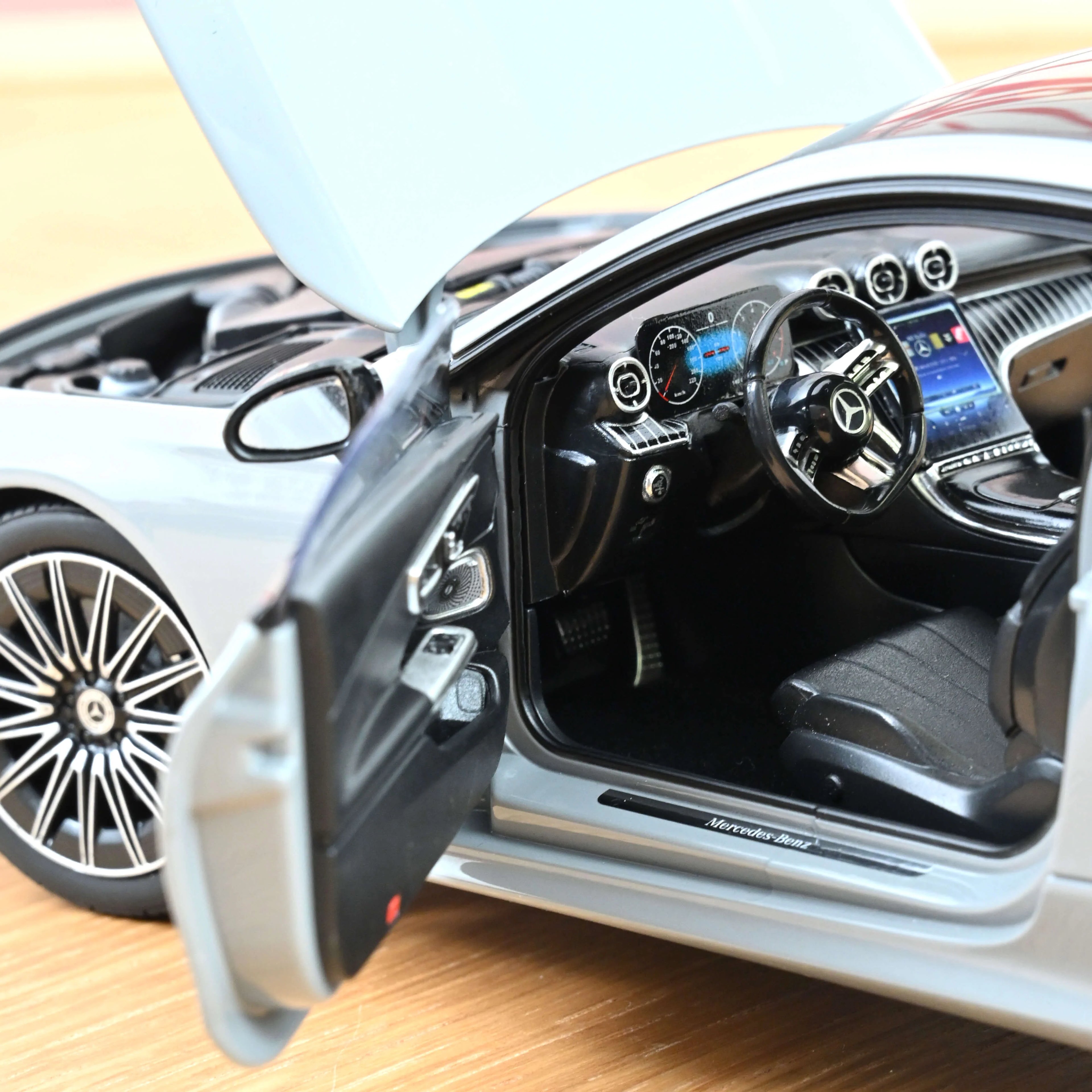 Mercedes-Benz CLE Coupé 2024 Alpine Grey 1:18 - 200pcs
