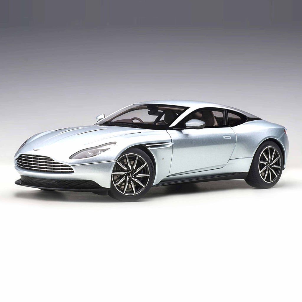 Aston Martin DB11 Silver - Skyfall 1:18
