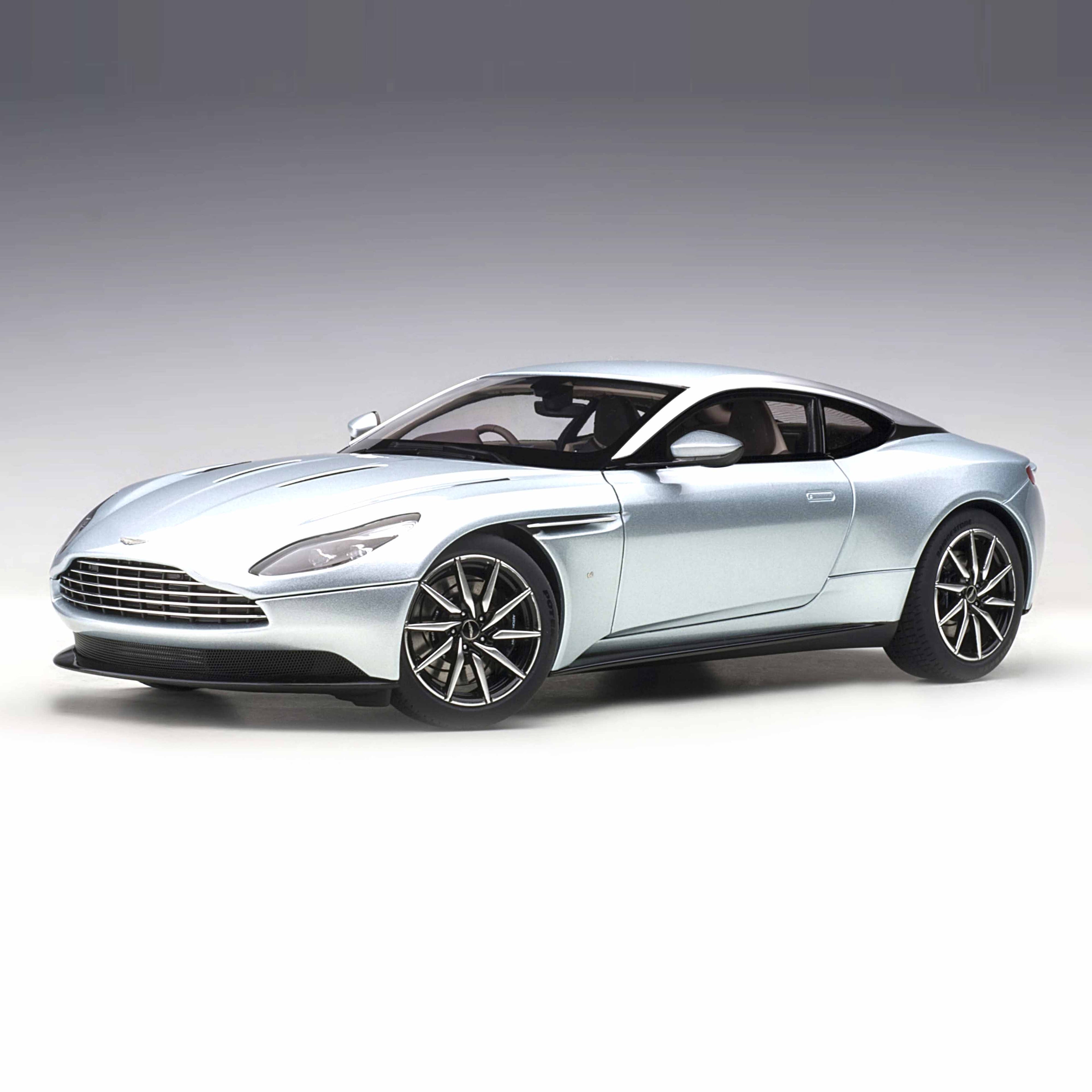 Aston Martin DB11 Silver - Skyfall 1:18