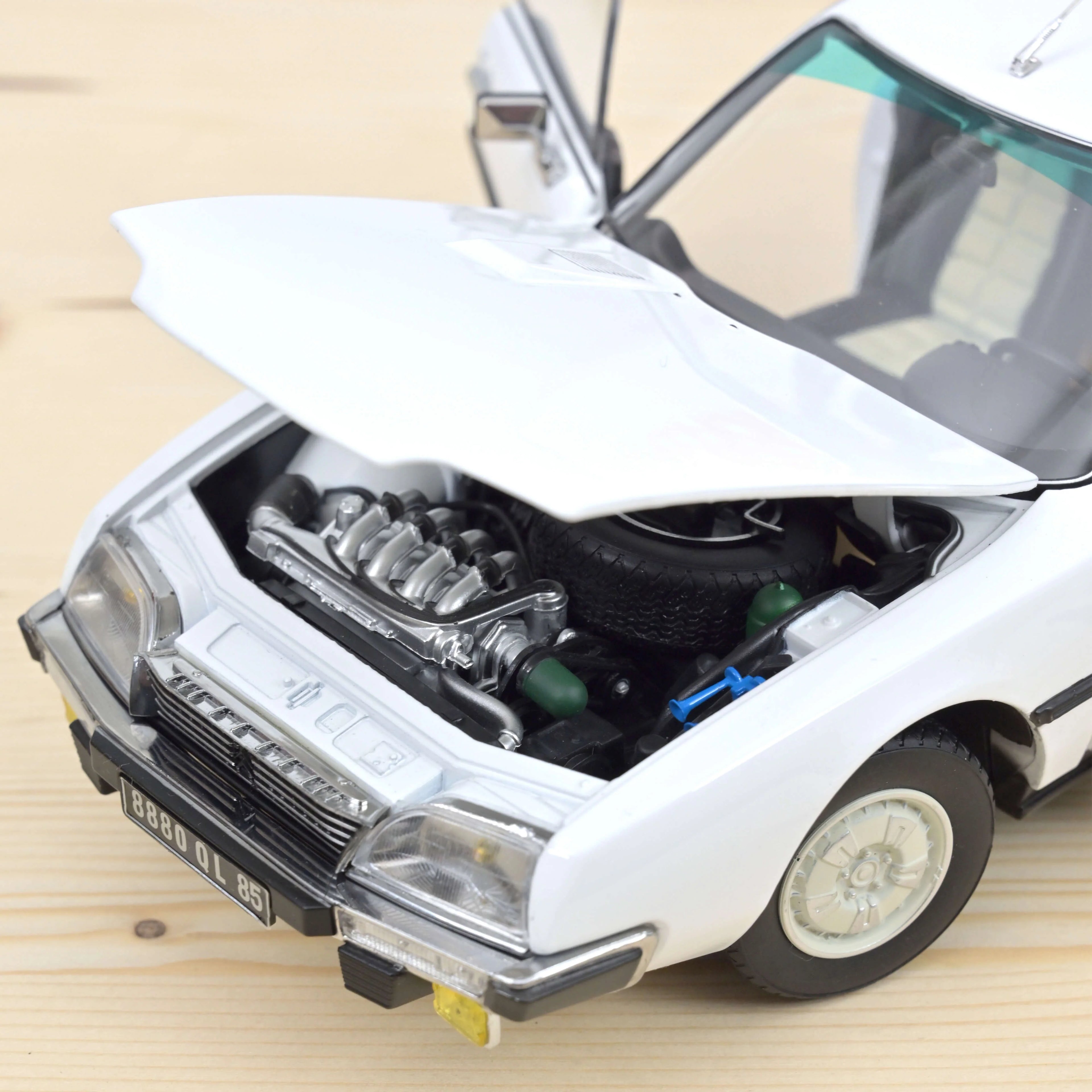 Citroën CX 2400 GTI 1977 Weiß 1:18 - 300 Stk.