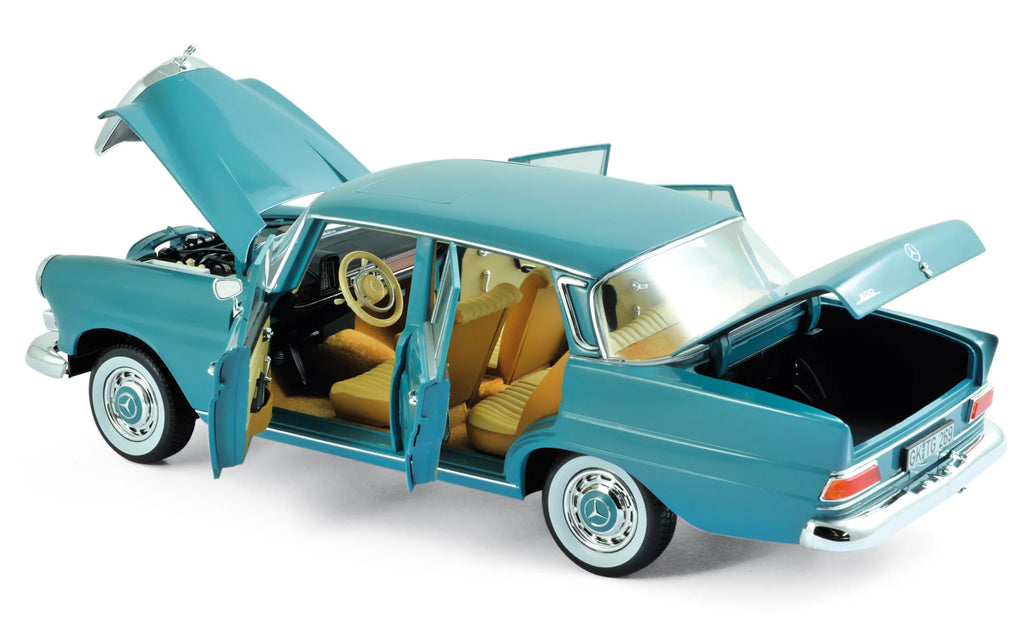 Mercedes-Benz 200 1966 Moosgreen 1:18
