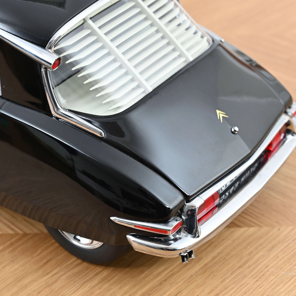 Citroën DS 19 1962 Schwarz De Gaulle 1:12 - 250 Stk.