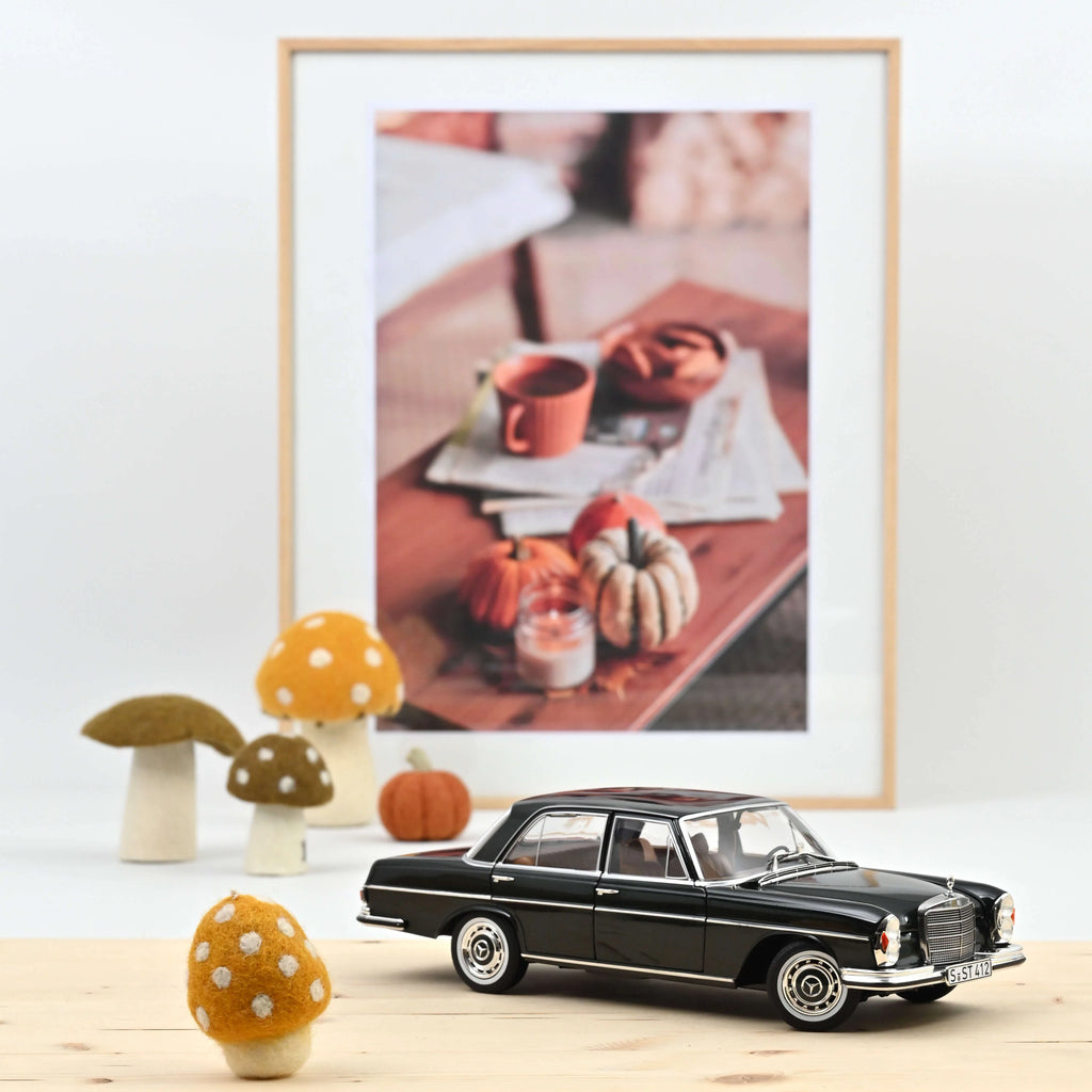 Mercedes-Benz 280 SE 1968 Pine Green metallic 1:18