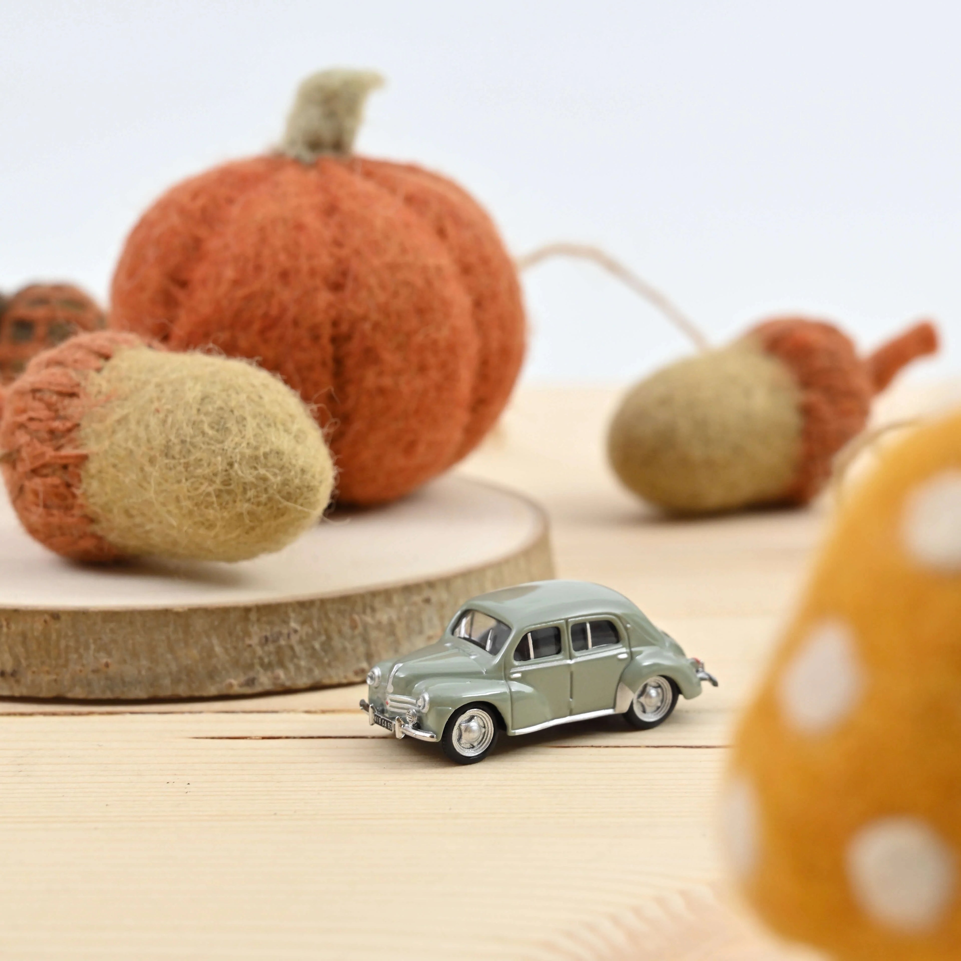 Renault 4CV 1955 Pastel Grey 1:87