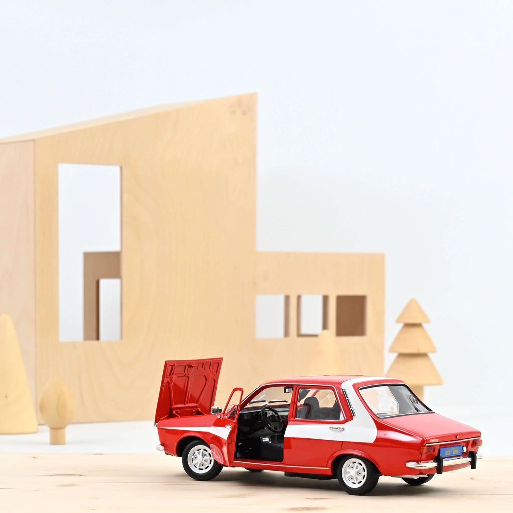 Renault 12 1975 Red with white side deco 1:18 - 300pcs