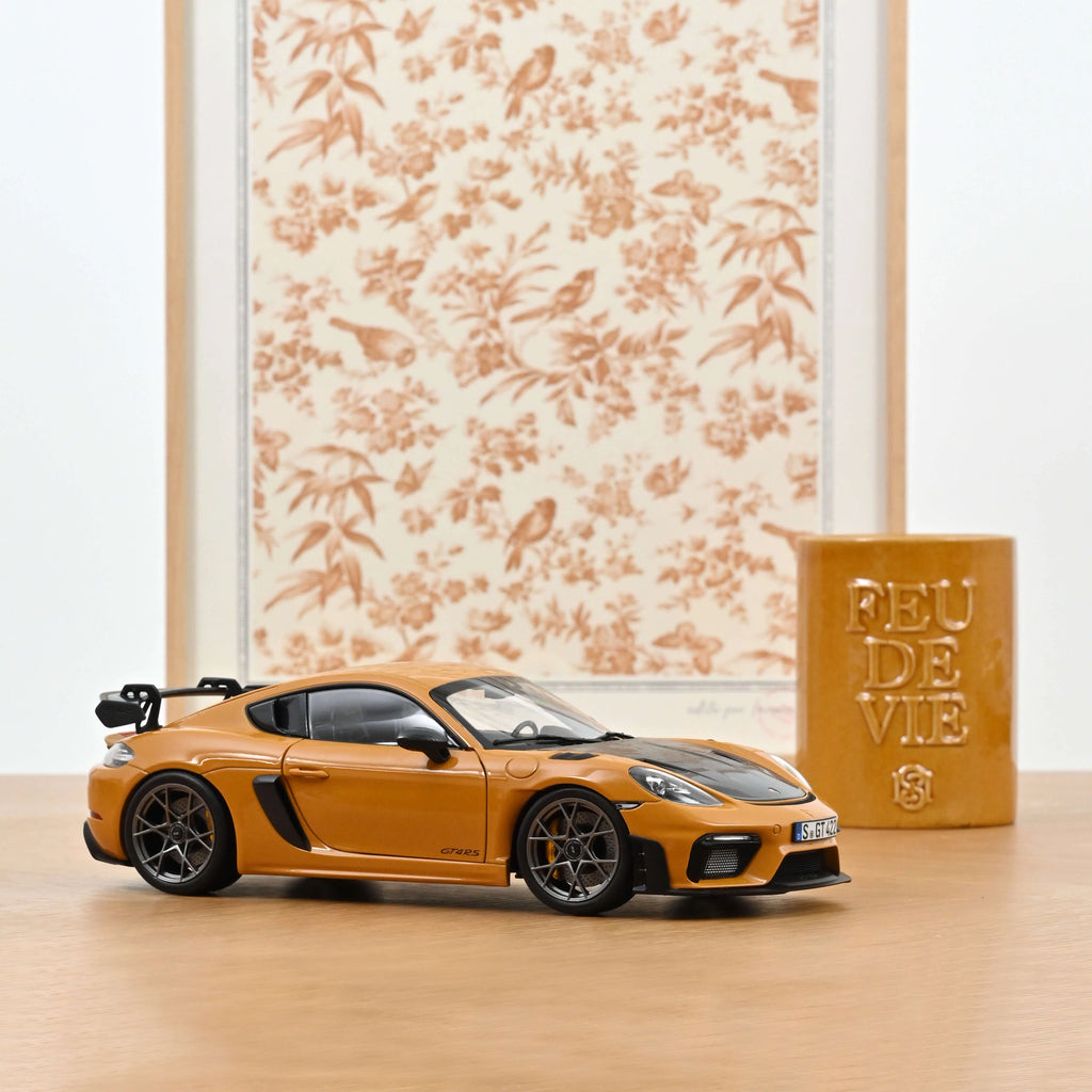 Porsche Cayman GT4 RS w/Weissach Pack 2023 Bahama Yellow 1:18