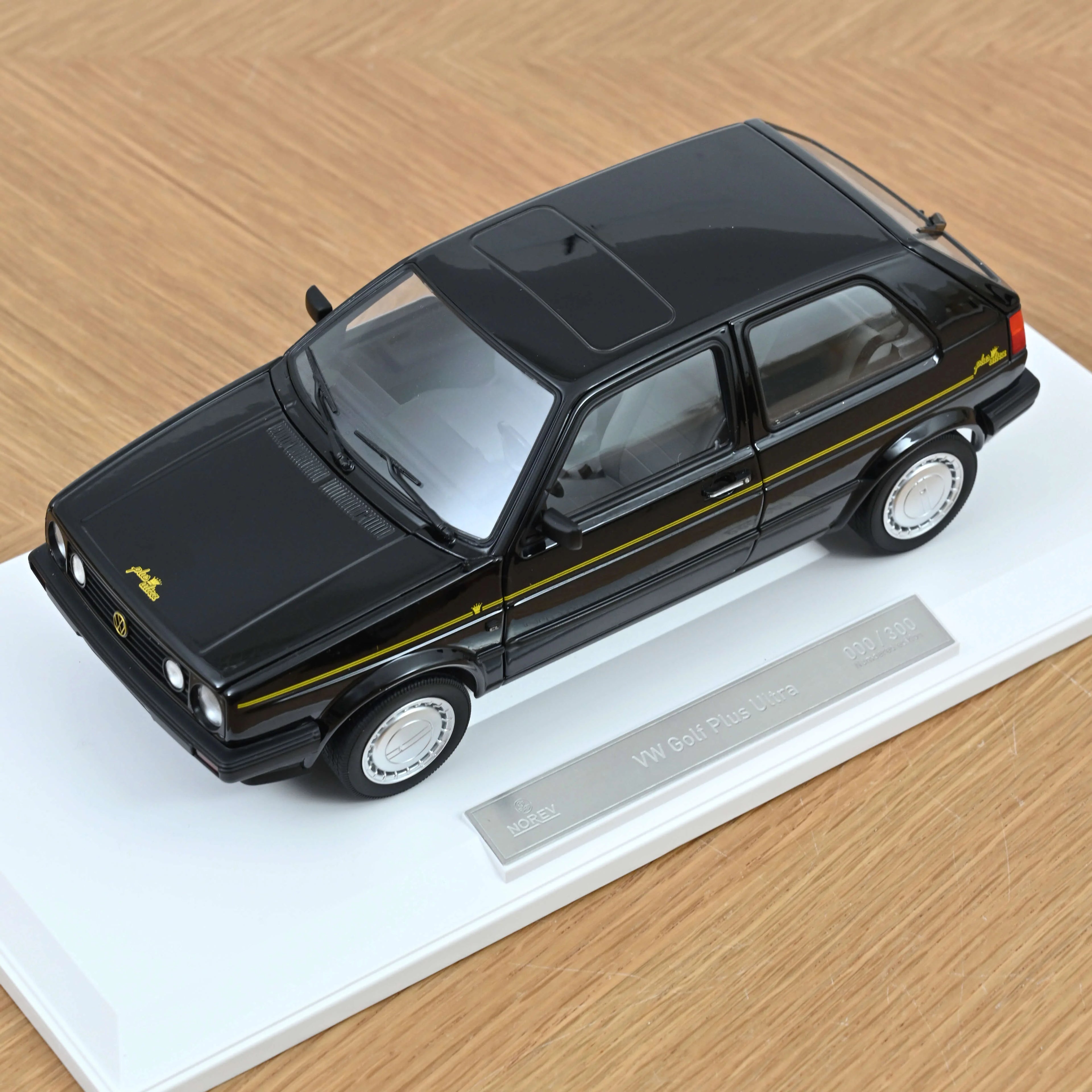 VW Golf Plus Ultra 1990 Black 1:18 - 300 pcs