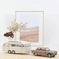 Peugeot 404 1965 Brun métallisé avec Caravane Hénon 1:18