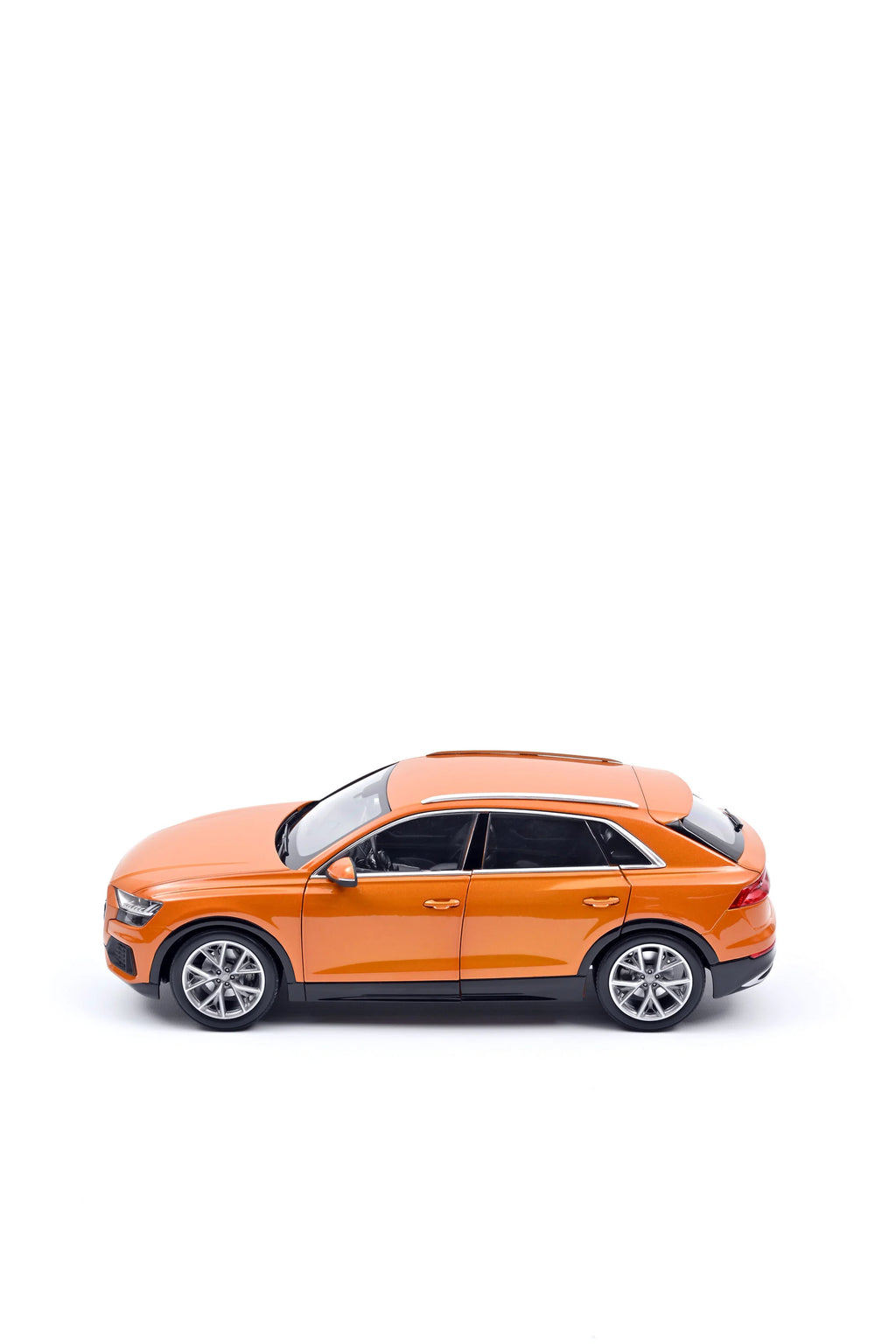 Audi Q8 2018 Orange Metallic 1:18