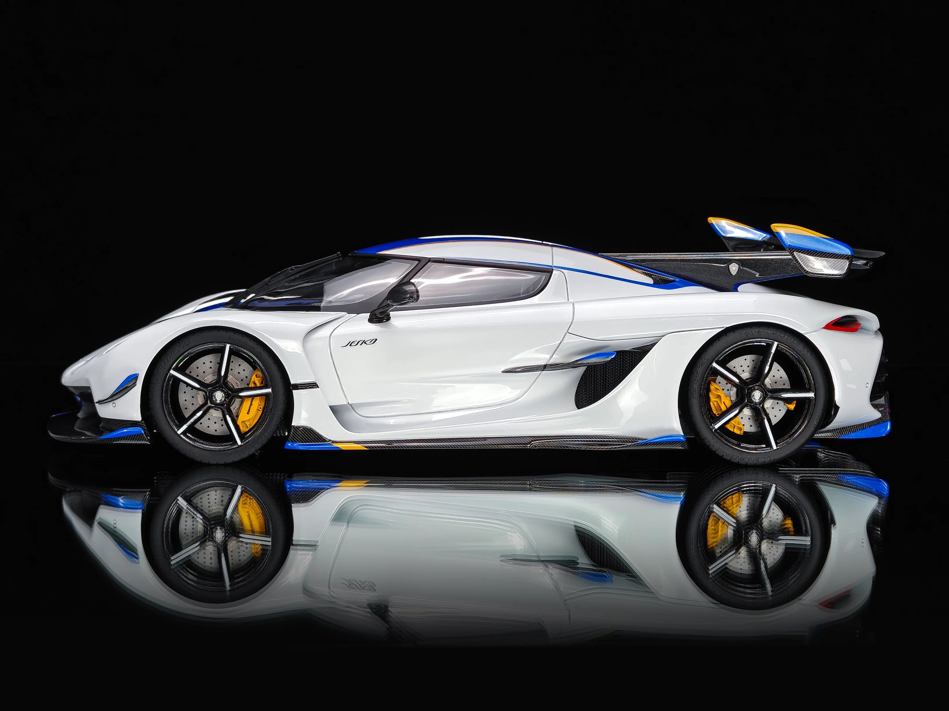 Pre-order FrontiArt Koenigsegg Jesko 7283 Crystal White - Limited 100 pcs