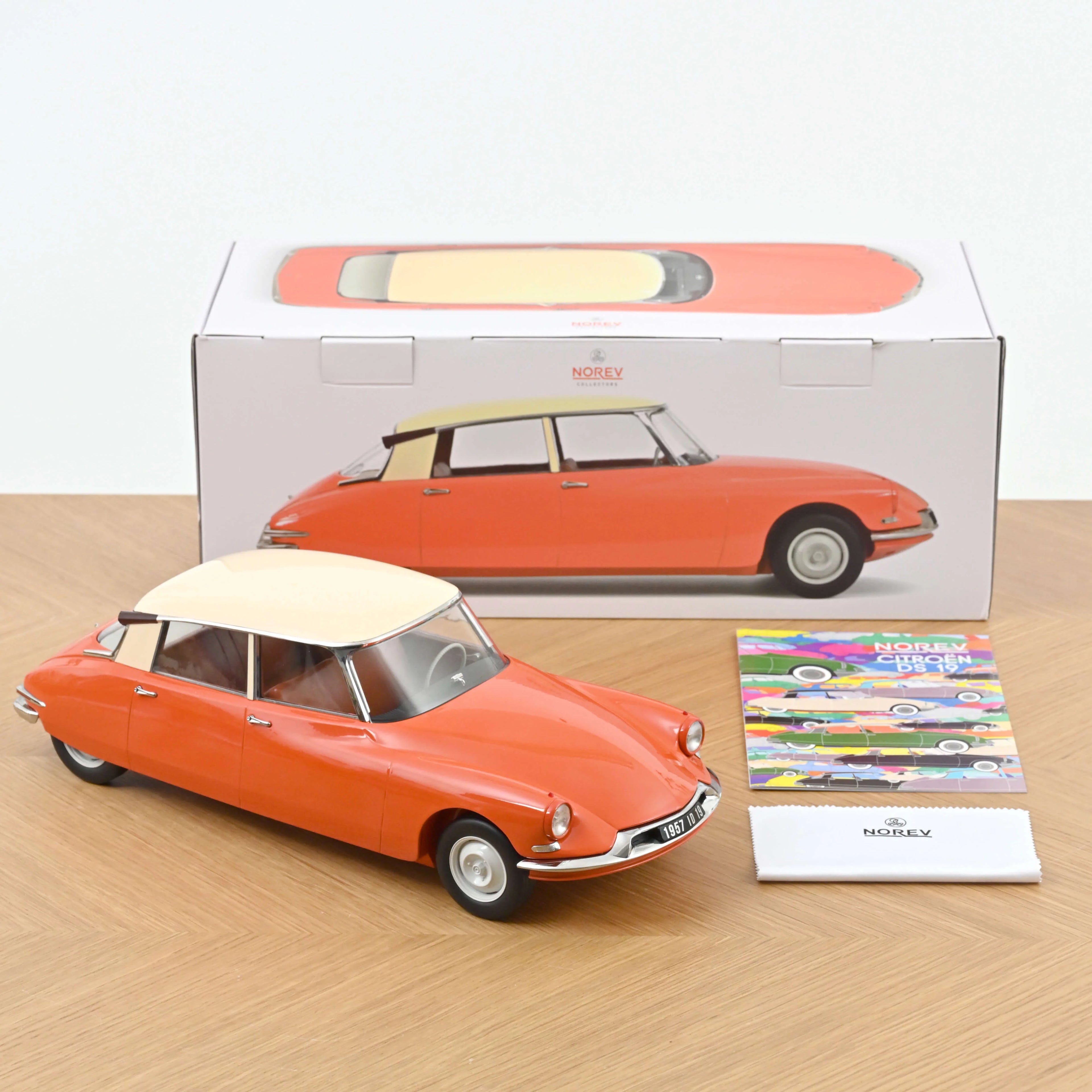 Citroën ID 19 1957 Capucine Orange and Cream 1:12