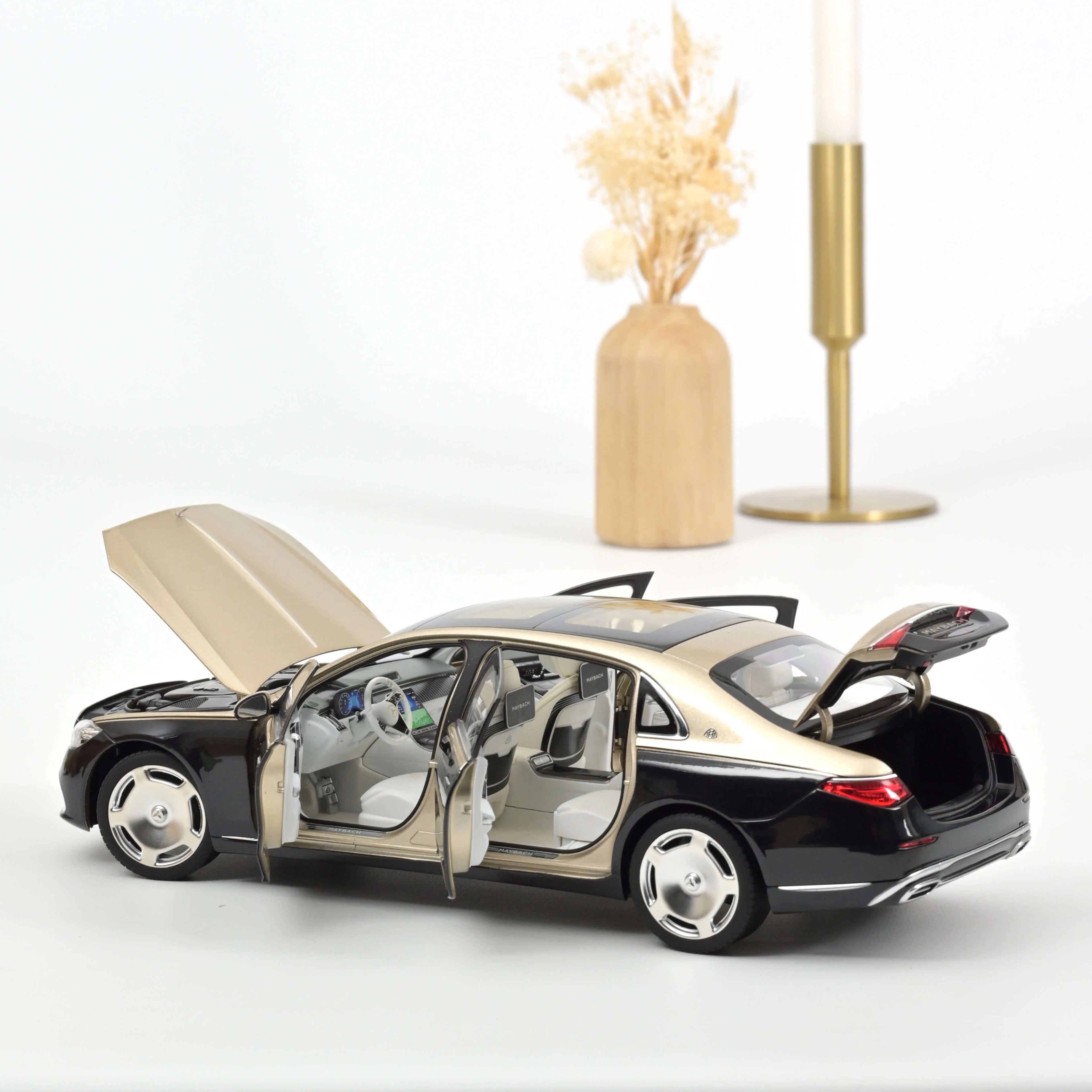 Mercedes-Maybach S 680 4MATIC 2021 Gold met/Black met 1:18
