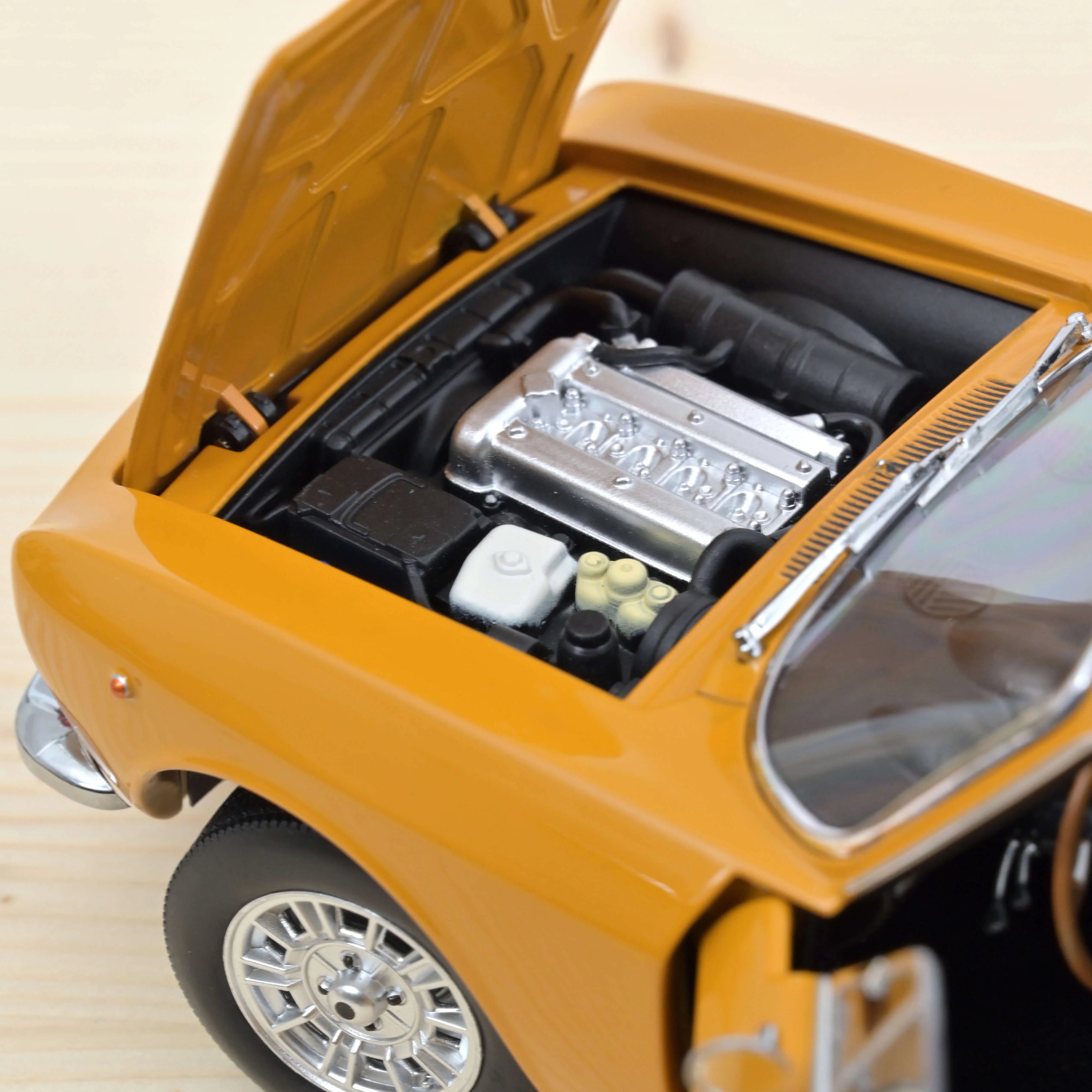 Alfa Romeo 1750 GTV 1970 Yellow 1:18