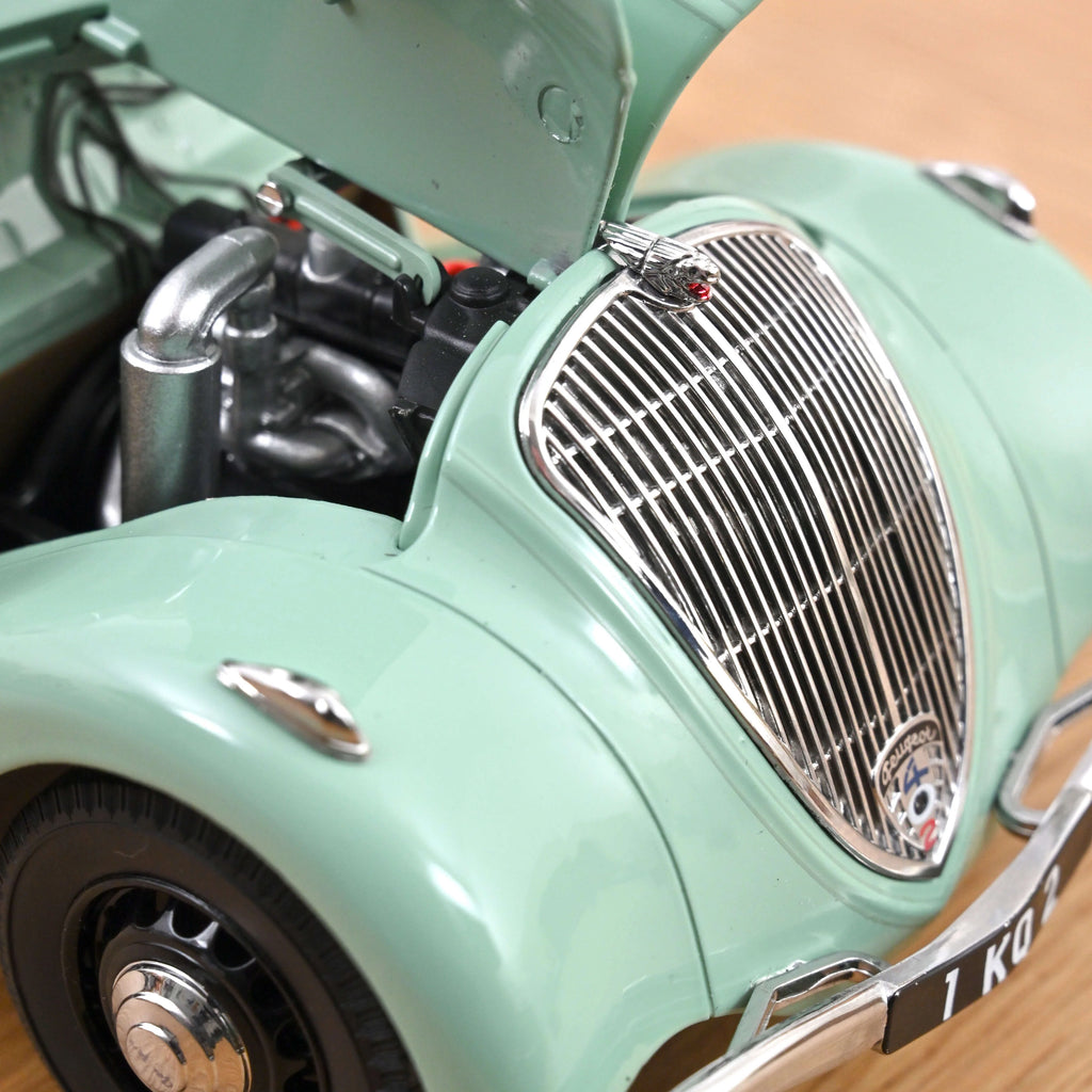 Peugeot 402 Eclipse 1937 Green 1:18 - 200pcs