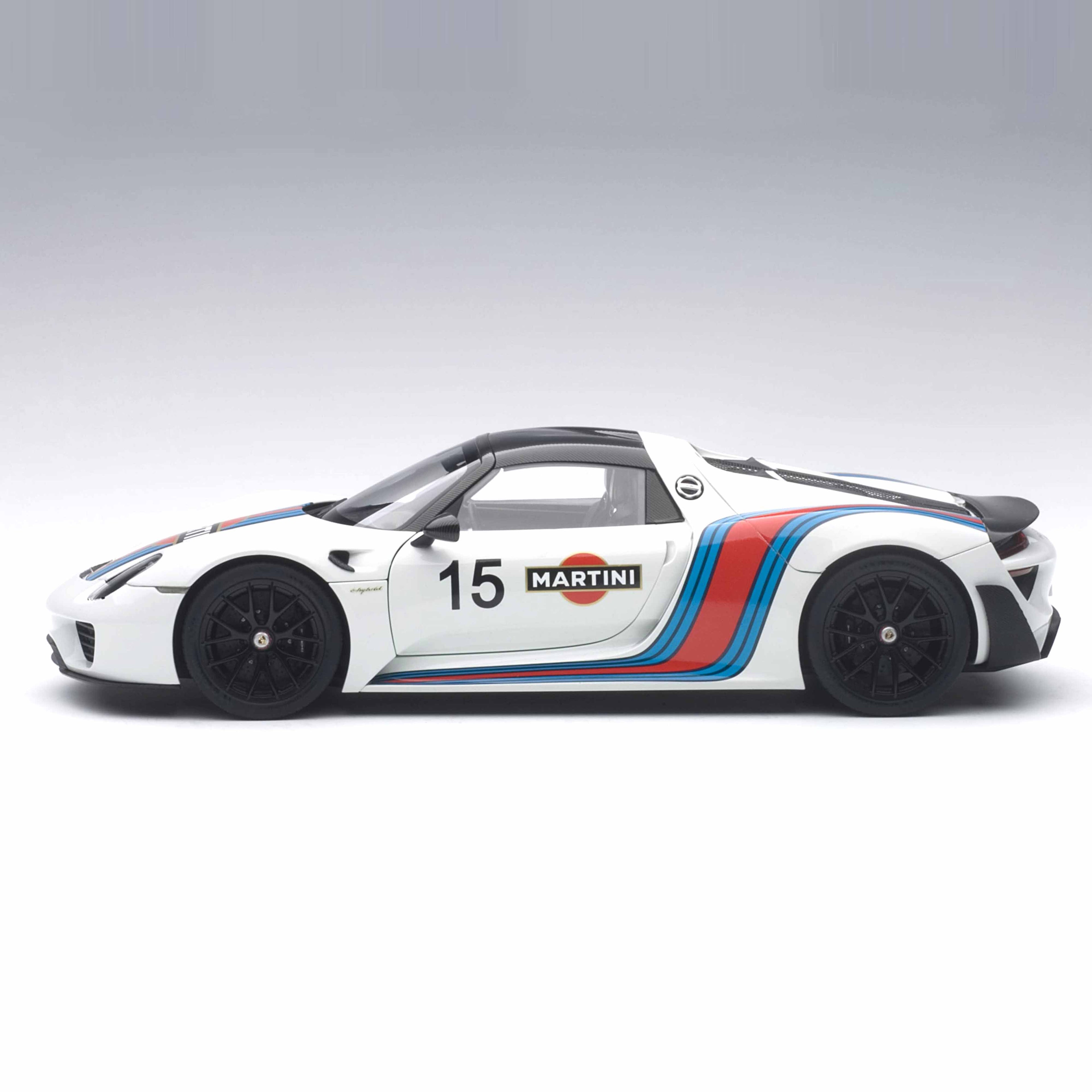 Porsche 918 Spyder 2013 White with Martini Logo 1:18