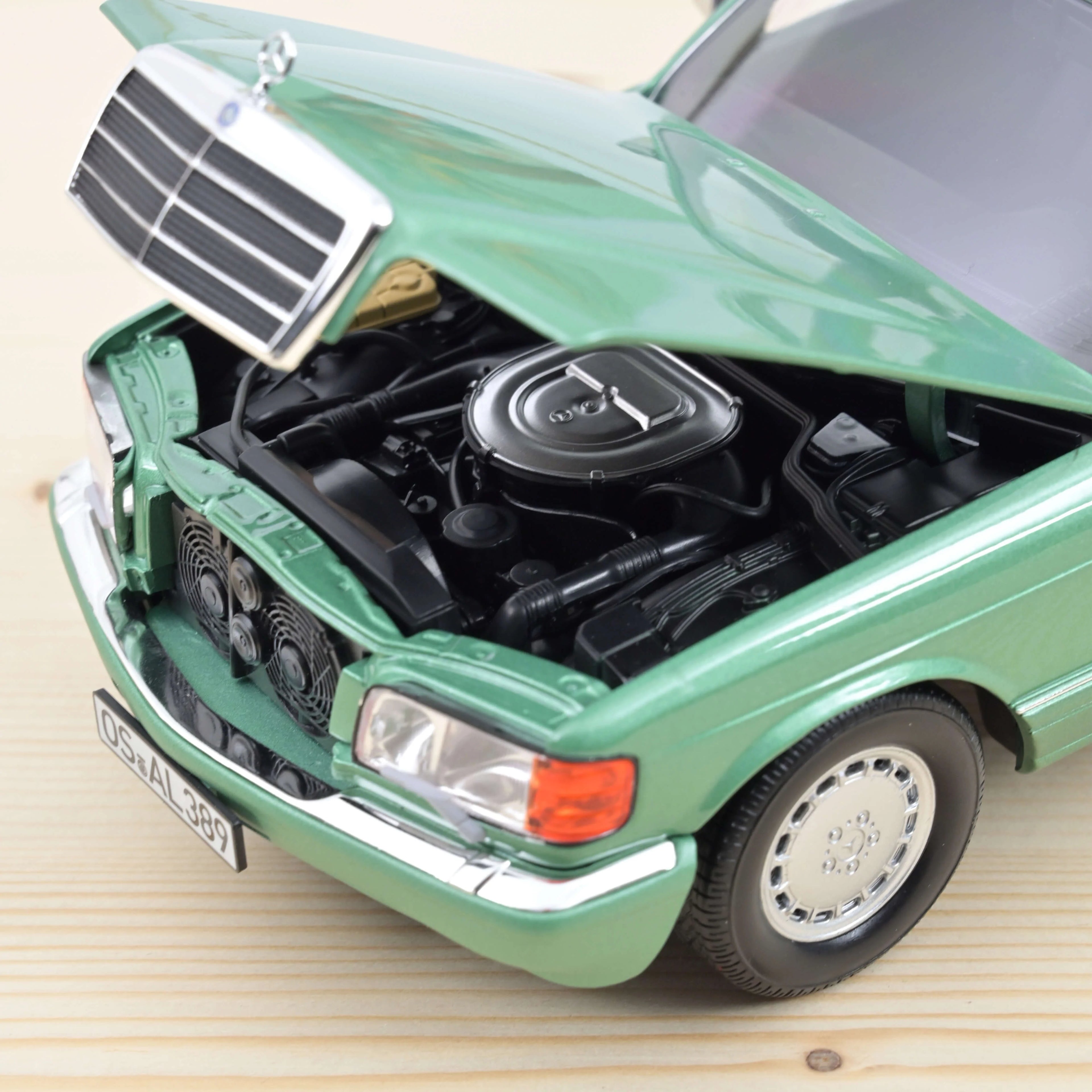 Mercedes-Benz 560 SEL 1991 Light Green metallic 1:18