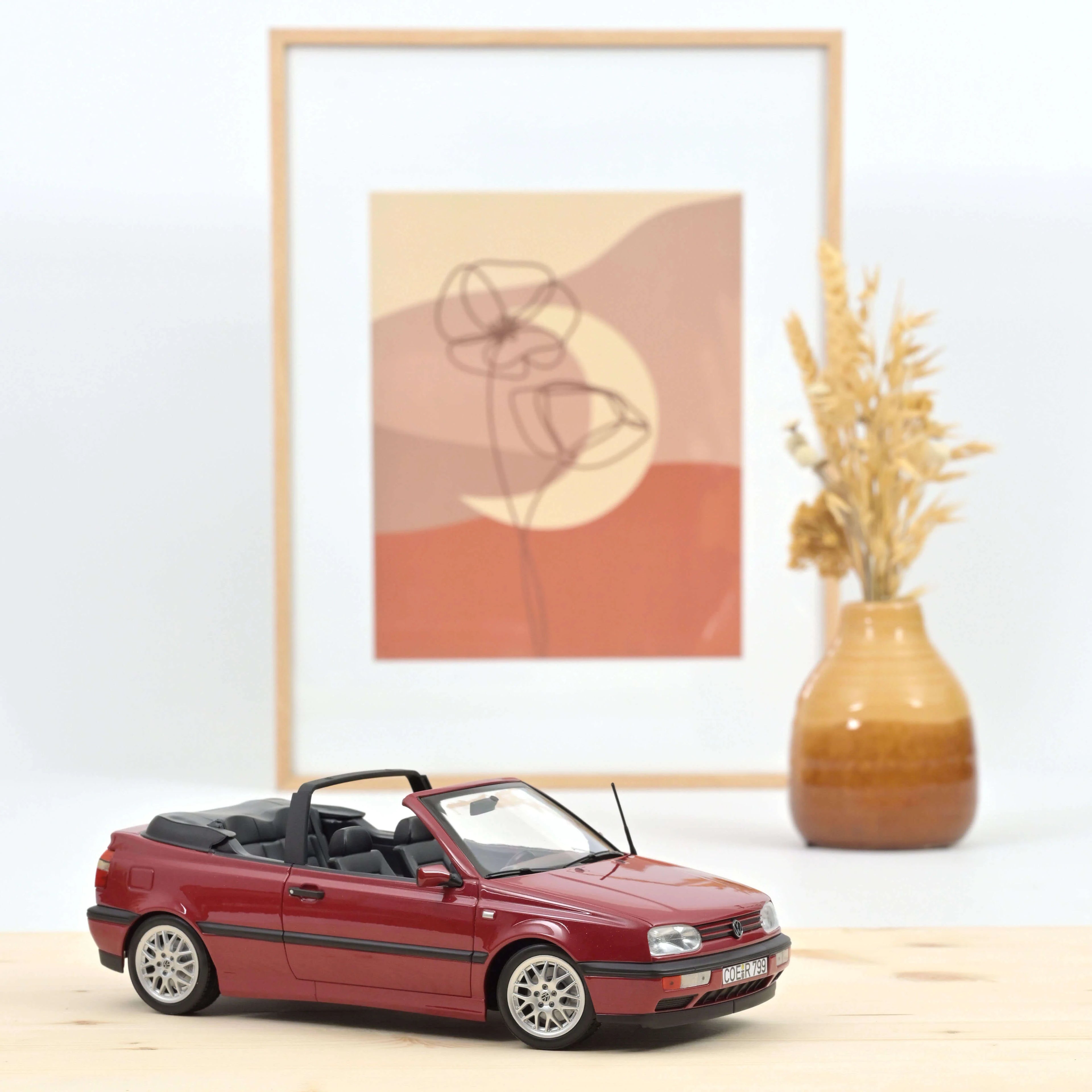 VW Golf Cabriolet 1995 Dark Red met 1:18 - 200pcs