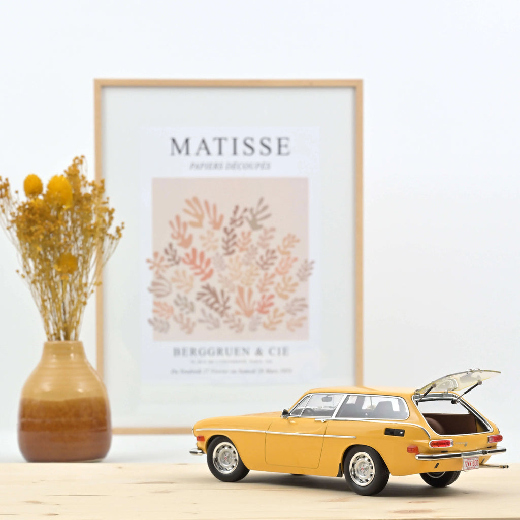 Volvo 1800 ES (US version) 1972 SunYellow 1:18 - 400pcs