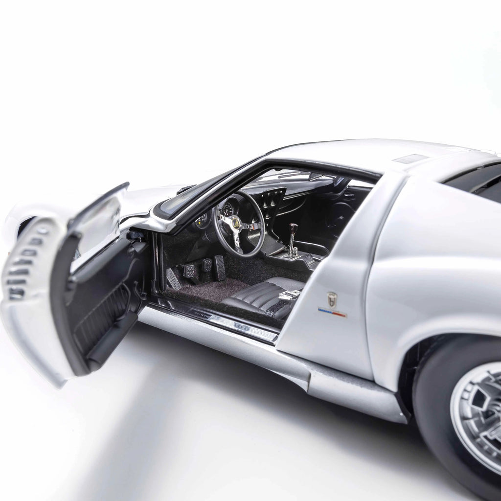 Lamborghini Miura P400 Blanc/Argent (Intérieur Noir) 1/18