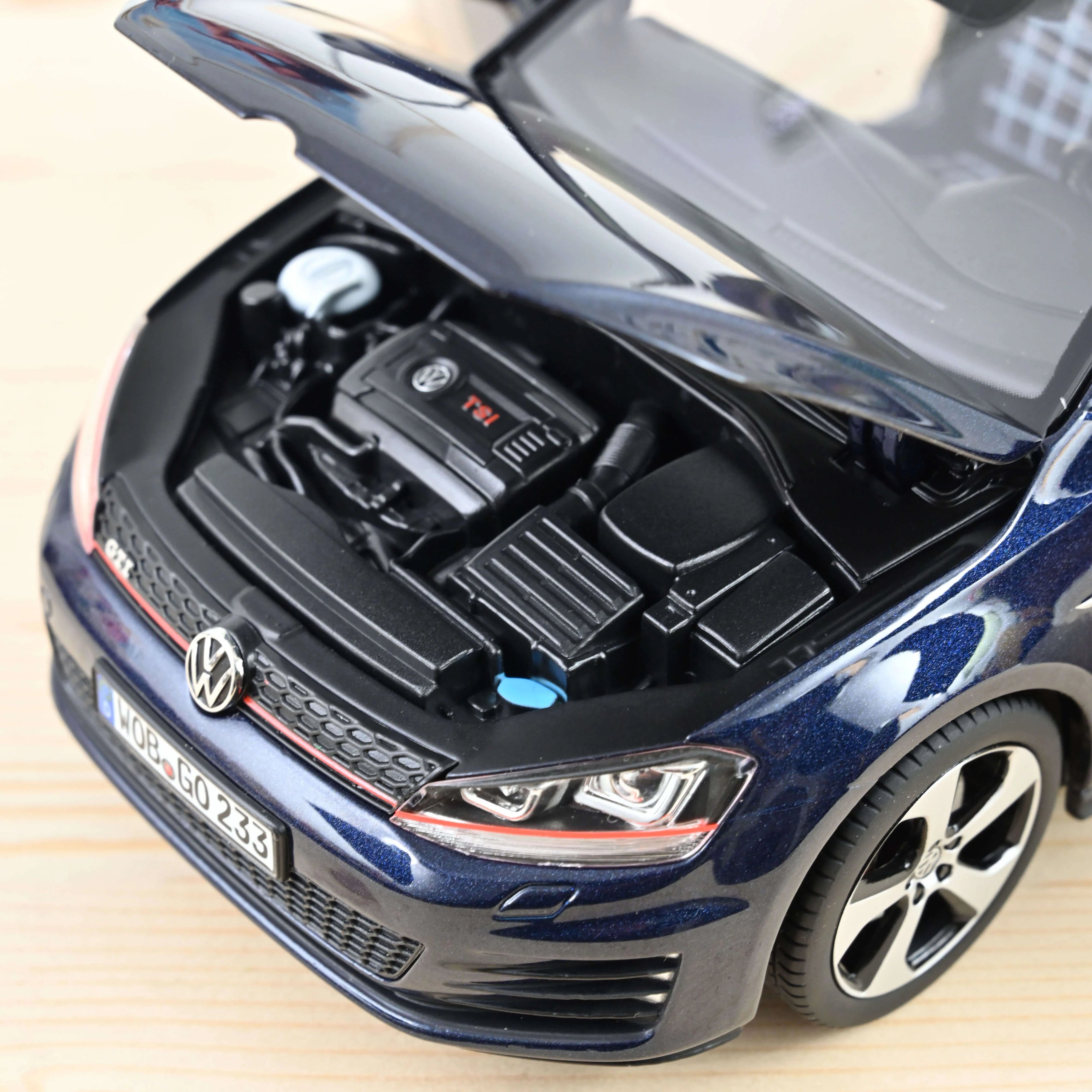 VW Golf GTI 2013 Night Blue metallic 1:18 - 200pcs