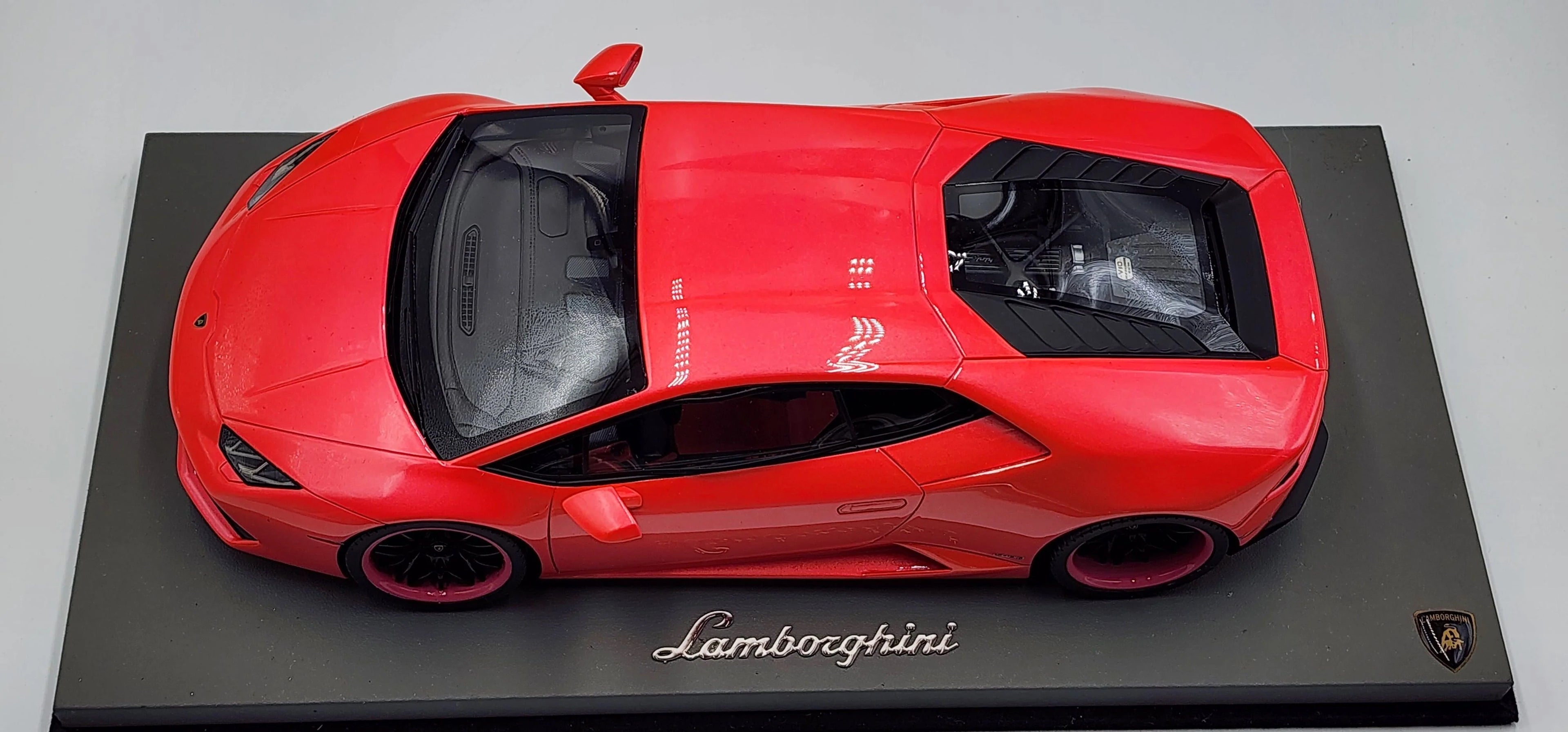 TCM Lamborghini Huracan Rose sur mesure - Édition limitée 50 pcs 1/18