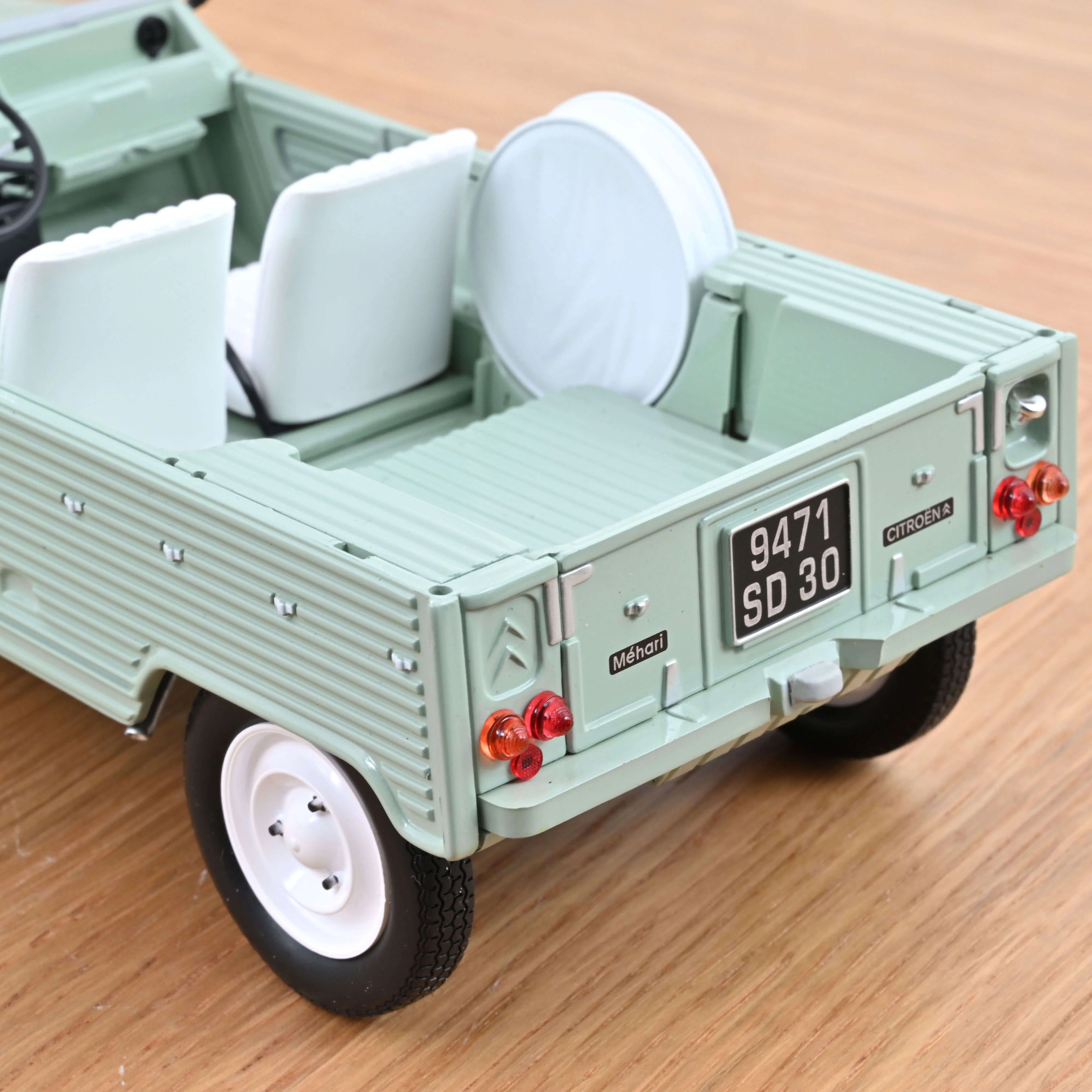 Citroën Méhari 1983 Kaki 1:18 - 300 Stk.