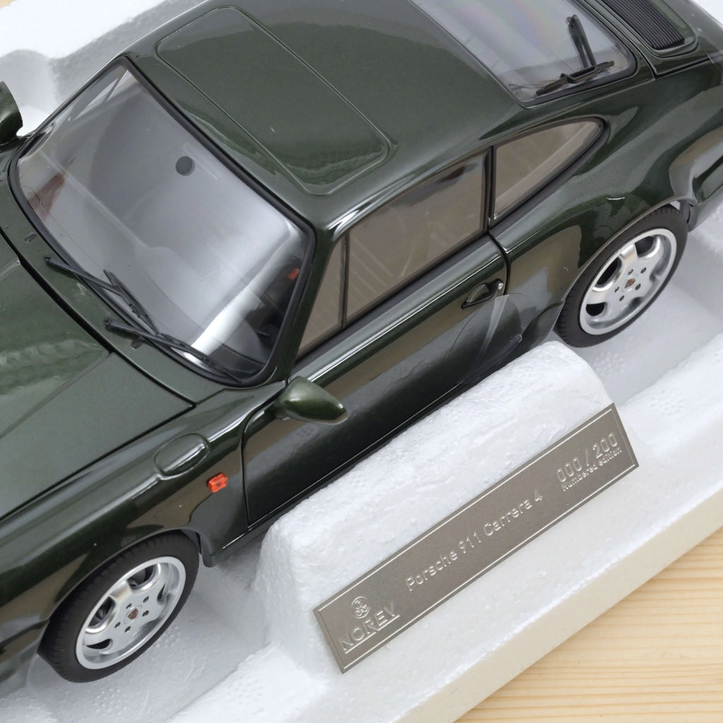 Porsche 911 Carrera 4 1992 Vert mét 1:18 - 200 pcs