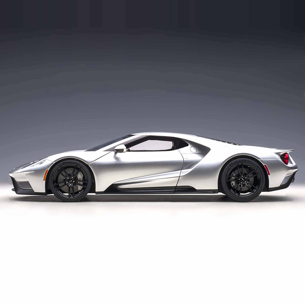 Ford GT 2017 Silver/Black Stripes 1:12