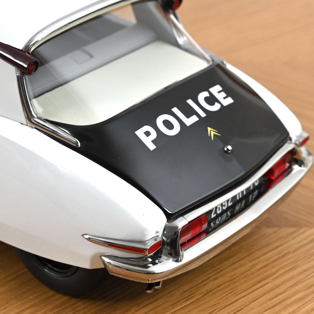 Citroën ID 19 1959 Police Pie 1:12 - 150pcs