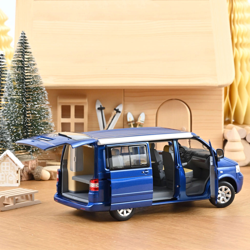 VW California 2003 Ravenablau Metallic 1:18