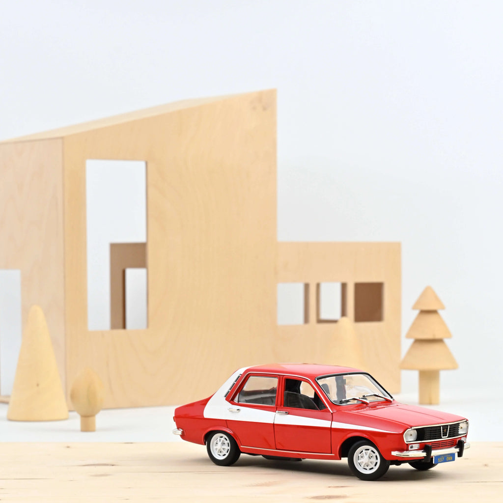 Renault 12 1975 Red with white side deco 1:18 - 300pcs
