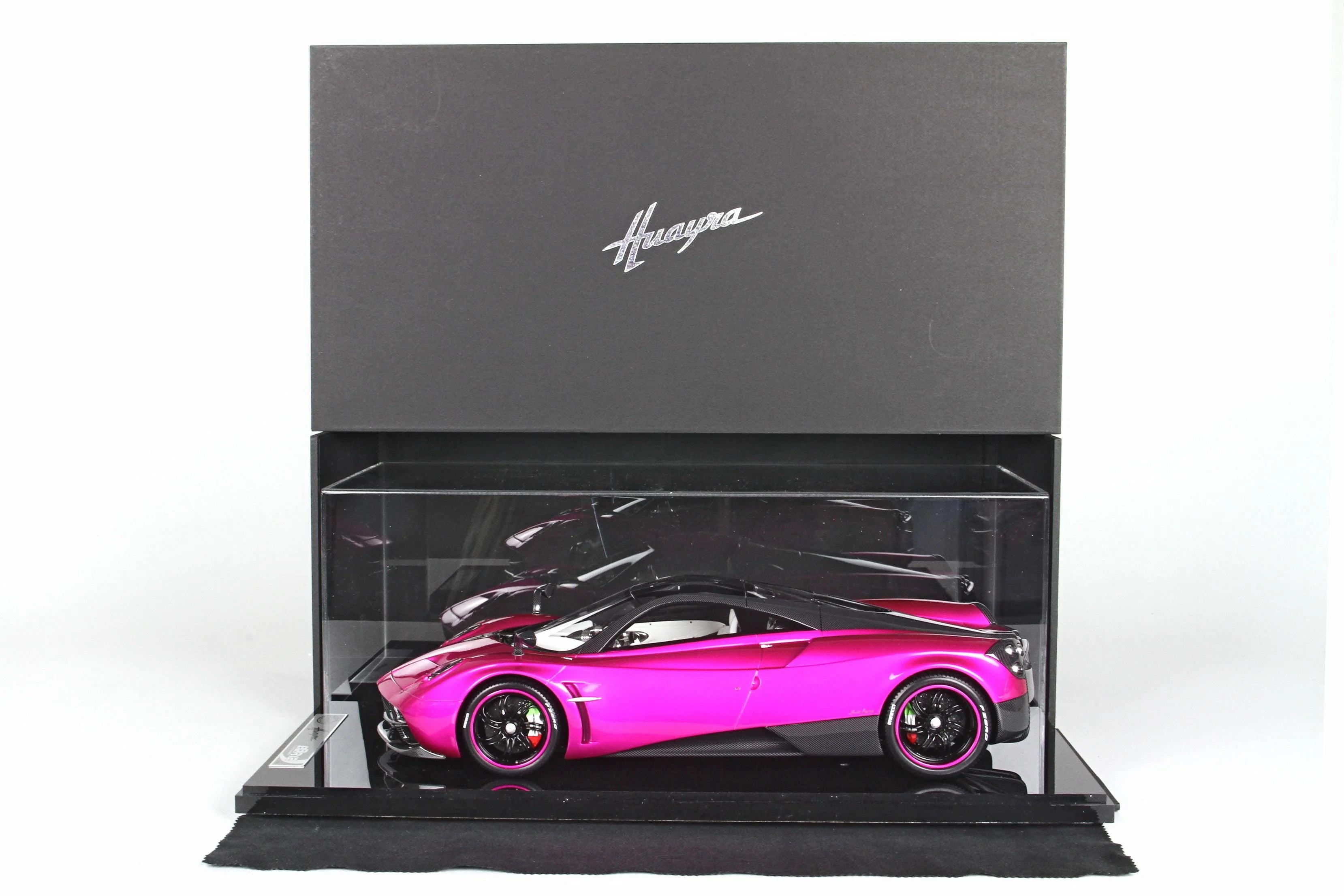 BBR Pagani Huayra in Flash Pink, Limited 20 pcs (Scale 1/12)