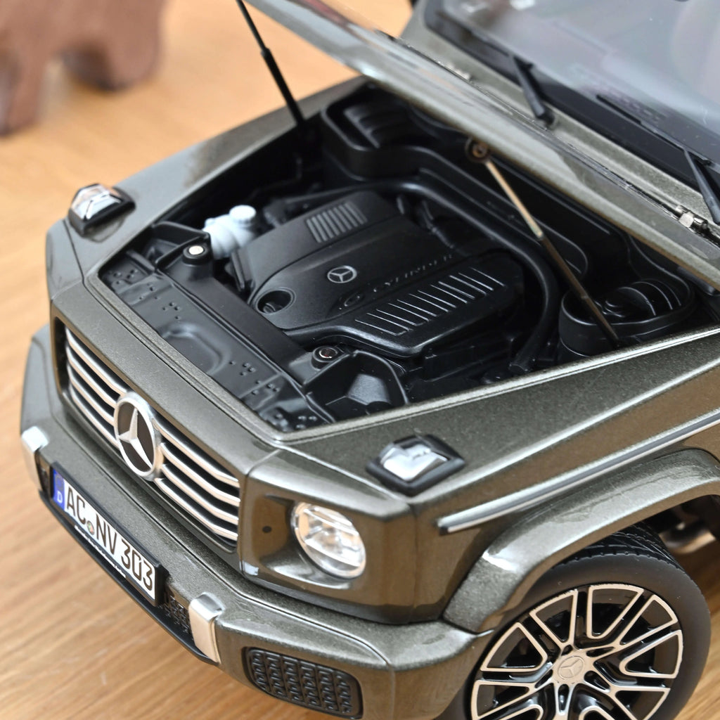 Mercedes-Benz G-Class 2024 Indium Grey 1:18